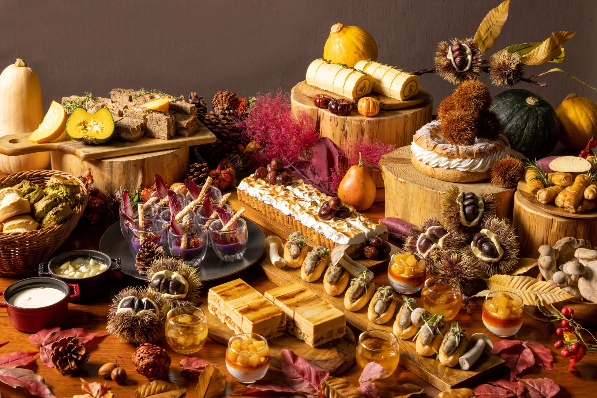 かぼちゃづくしのロールケーキや栗がごろごろと入ったケーキ、さつま芋のパイなど秋の実りを堪能『オータム アフタヌーンティー ブッフェ』を期間限定で開催