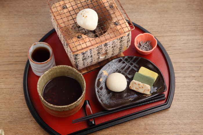 【季節限定】京都の甘味処カフェ「eXcafe（イクスカフェ）」、七輪で焼く京生麩付きの「ほっこり、ぜんざいセット」が早くも販売開始