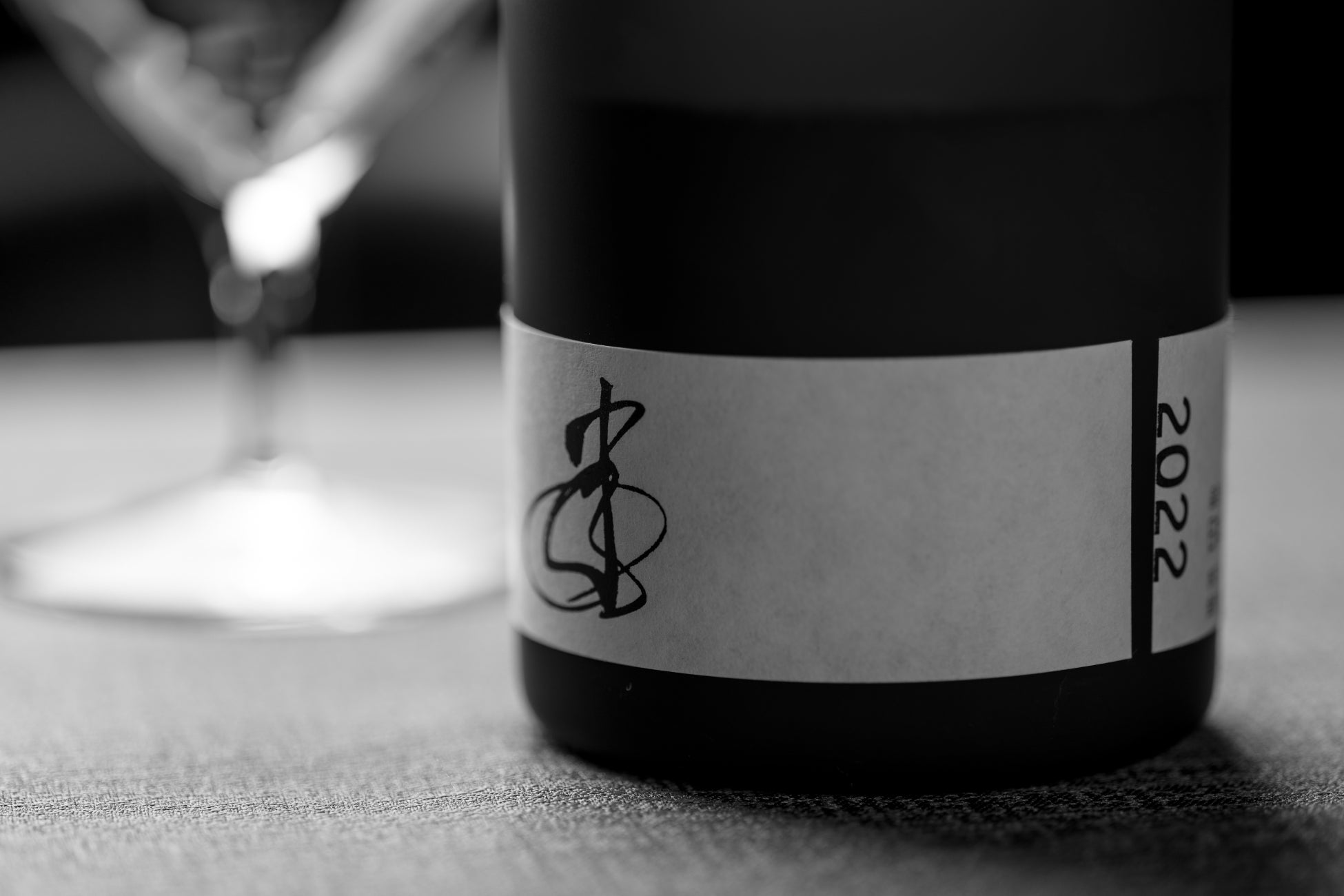 会員制の日本酒ブランド「F1625」が発売から１年半が経過した日本酒「いのたち2022」の価格改定を発表。時と共に変化する味わいをヴィンテージという考え方で再評価し、日本酒の新しいあり方を提案する。