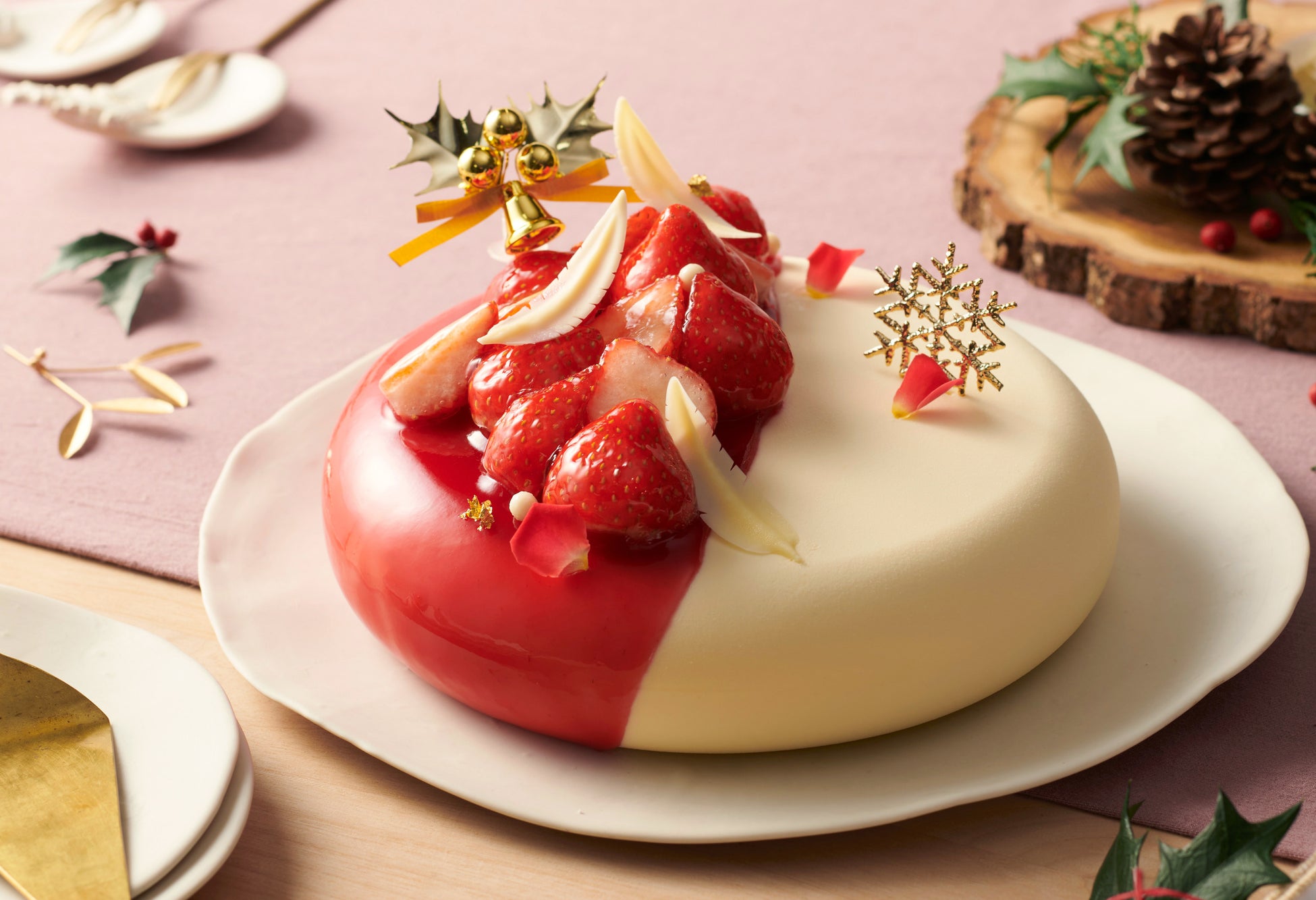四季菓子の店 HIBIKA（ひびか）冬の夜を彩るクリスマスケーキの予約受付を10月7日（土）より開始いたします。