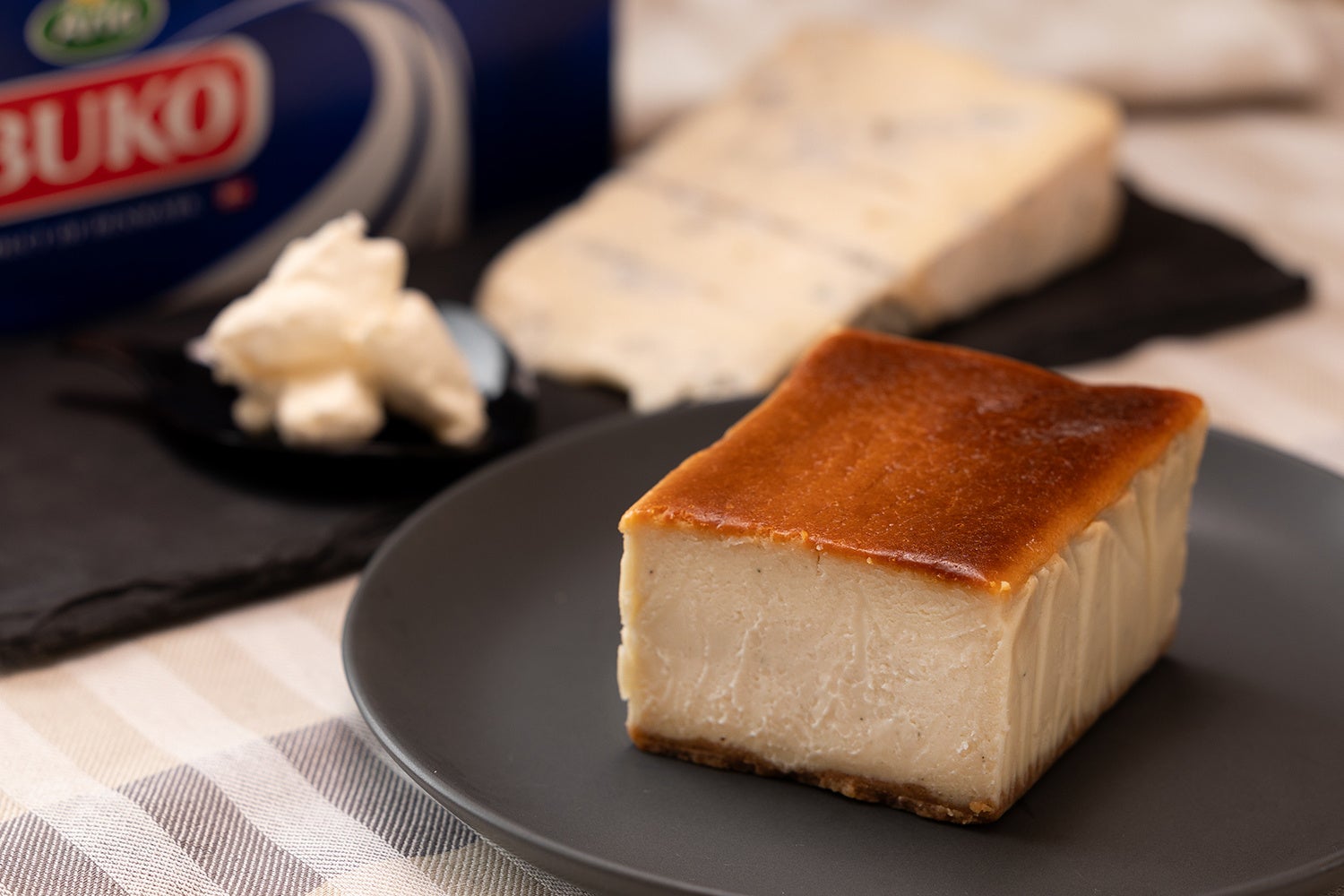 チーズ専門店フェルミエのチーズケーキ − 碧（あお）−