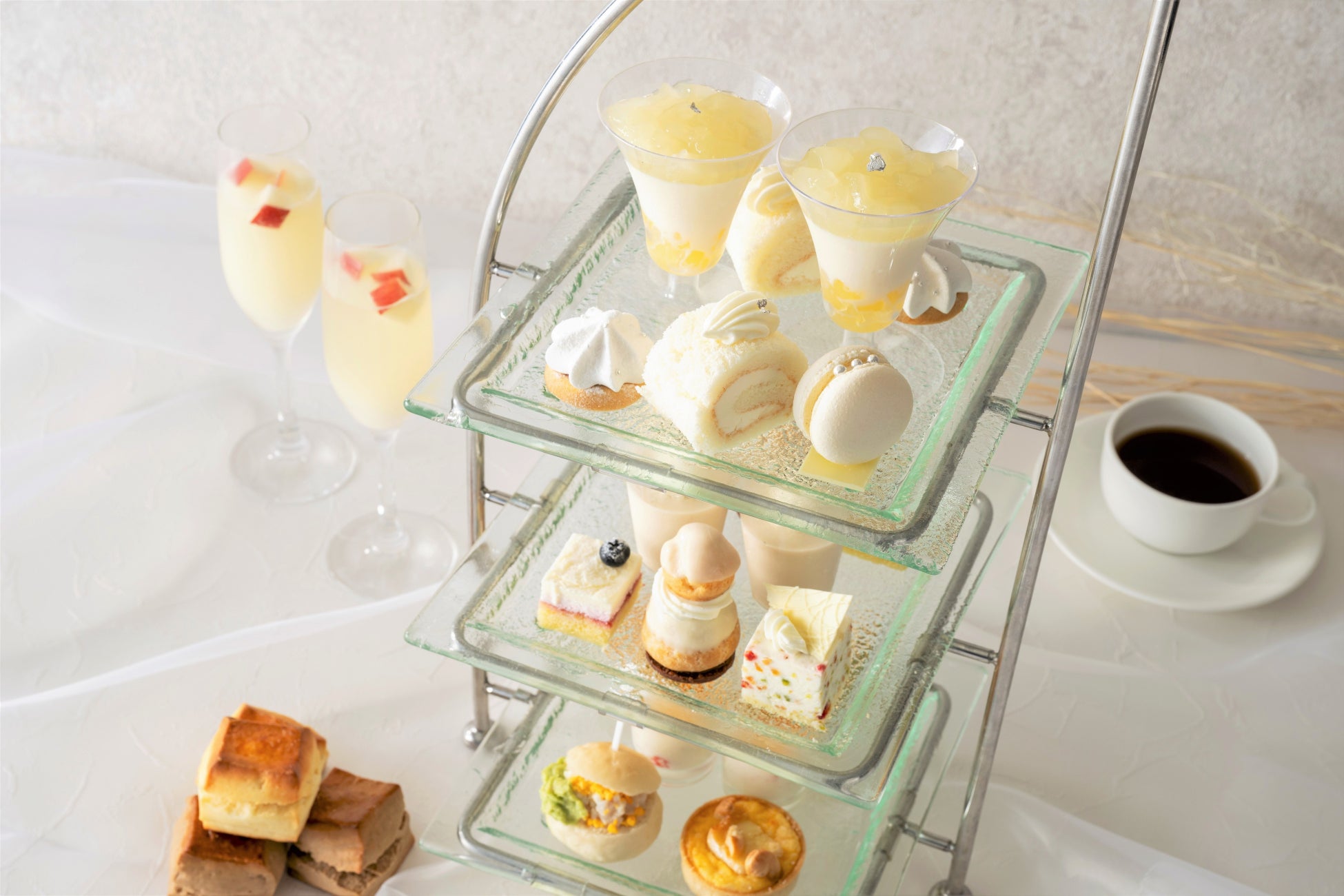 【横浜】デザートブッフェ『マリー・アントワネットのクリスマス舞踏会』&『キッズパティシエ体験』開催!旬のいちごとクリスマスモチーフをあしらったキュートなスイーツが食べ放題