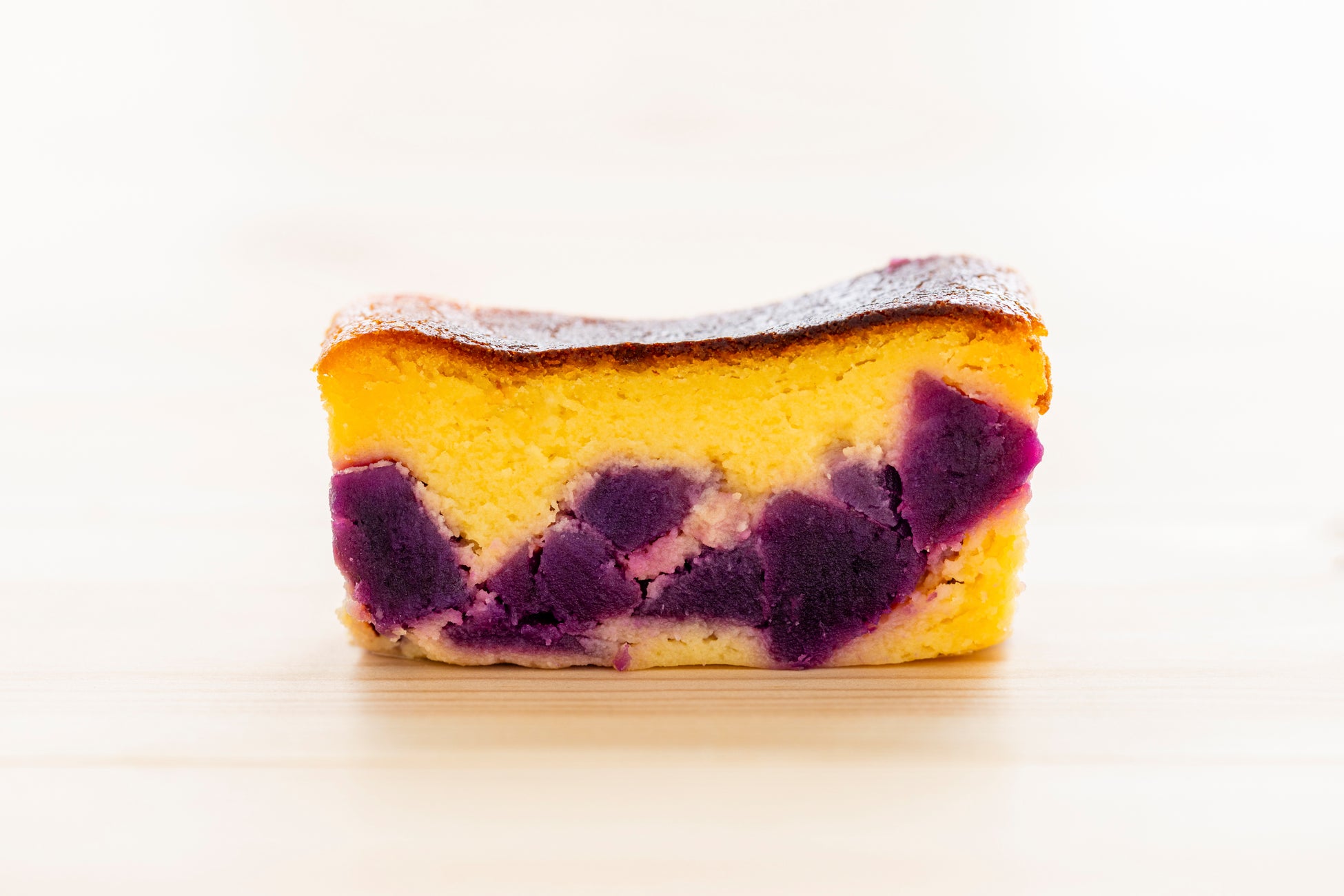 熟す前のリンゴを使用した『ニッカ弘前 生シードル グリーンシードル』リンゴ粕をラベルに使用した『ニッカ弘前 生シードル りんごラベル』