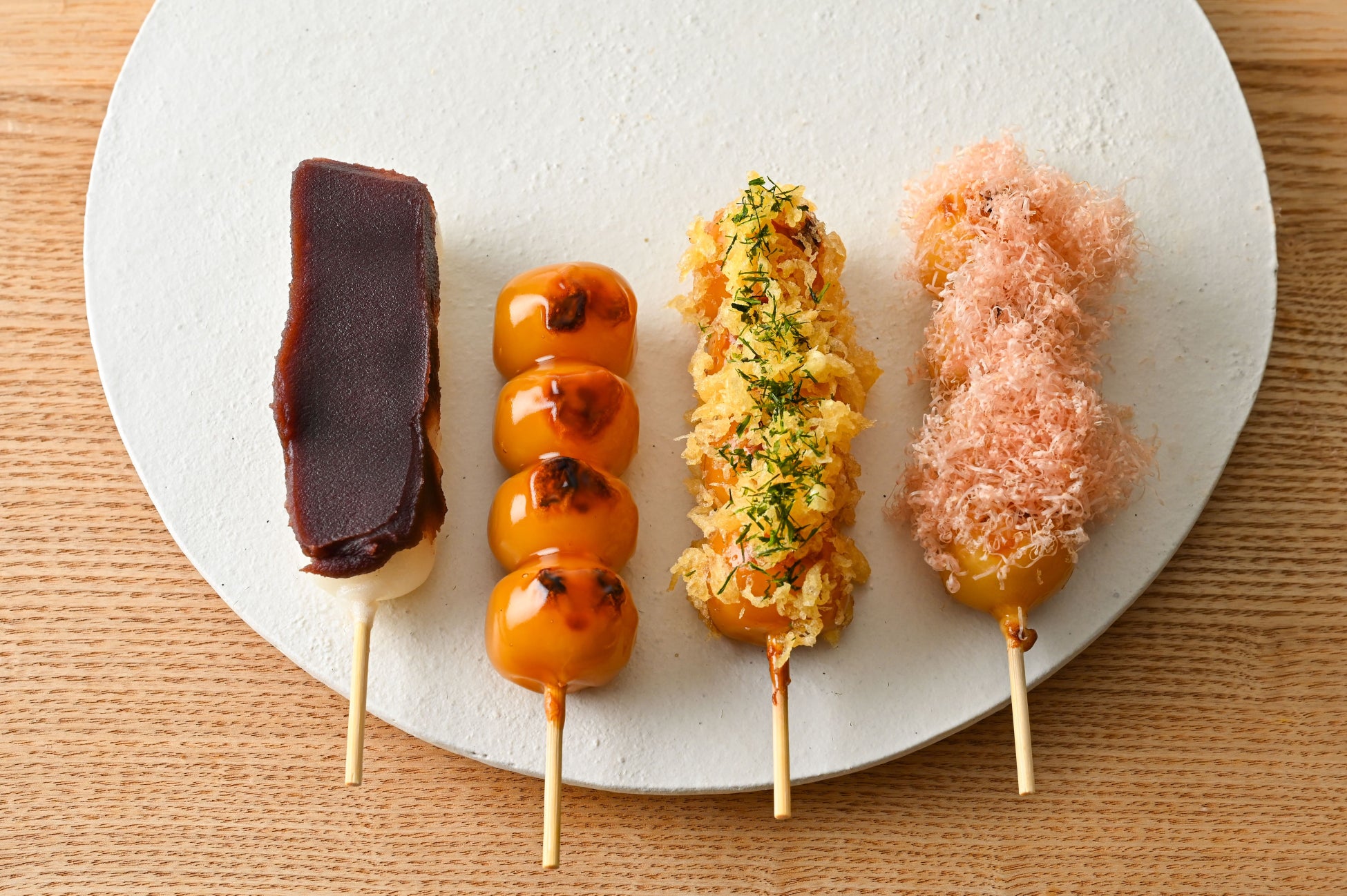 朝日放送テレビ“なるみ・岡村の過ぎるTV”コラボ商品第4弾もっち親子が“親子の愛”を感じられる商品を考案「仲良し過ぎるサーモン親子ハグすし」販売開始！