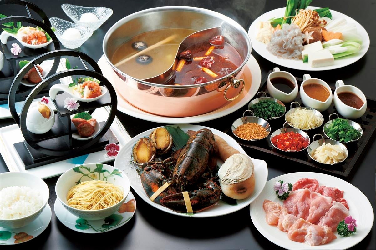 【都ホテル 尼崎】ファミリーで和やかに楽しめる「ニューイヤーブッフェ2024」開催　ズワイ蟹や牛肉の鉄板焼きなど新春を祝う料理をご用意