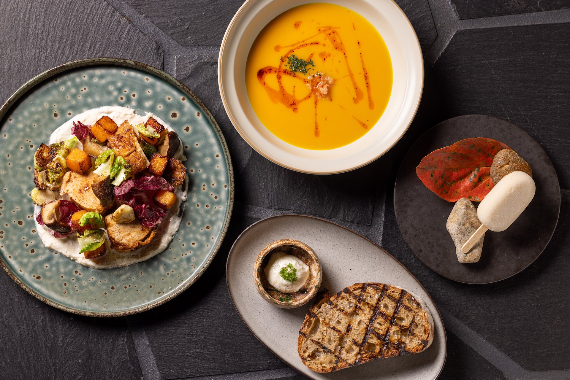 ローストチキンや牛肉の煮込みなどクリスマス気分たっぷり！「クリスマスブッフェ」 開催！