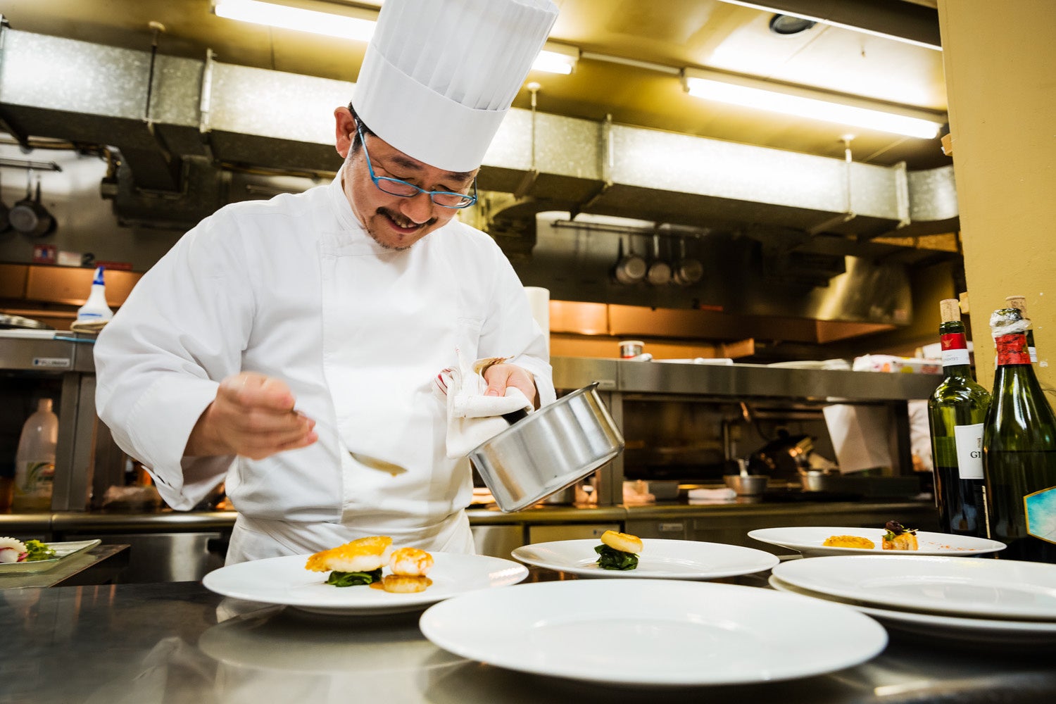 クリスマスパーティーの彩り、忘年会で乱れた食生活におすすめ　赤と白の、冬の旬が盛りだくさんなサラダが２種登場！