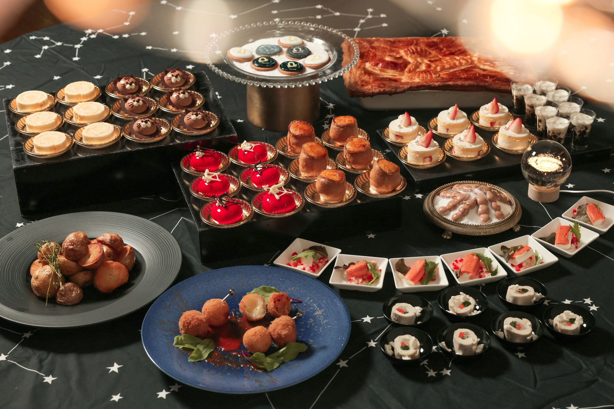 【仙台】輝く“星”をテーマにしたクリスマスブッフェを開催！十二星座をイメージしたデザートや料理 20種類以上が食べ放題『星降るクリスマスブッフェ』