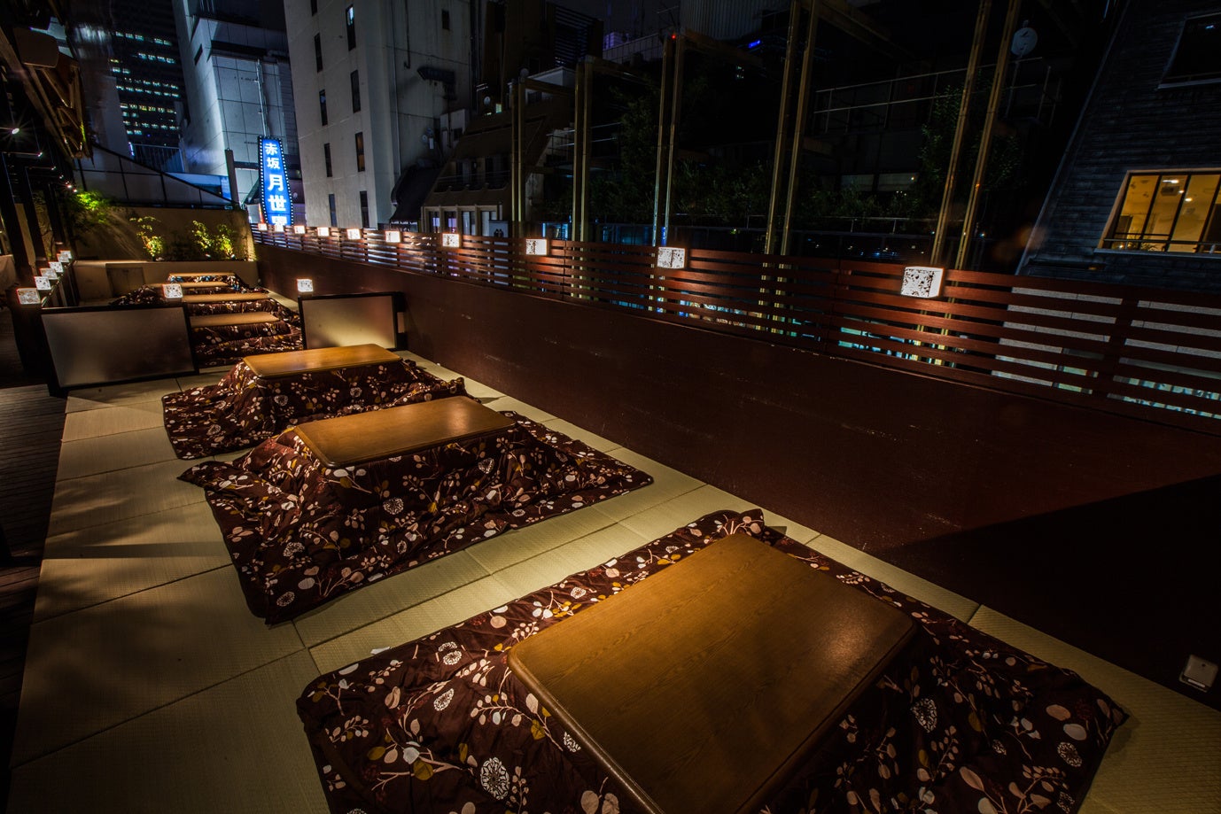 【京橋コムズガーデン】光と音が織りなすクリスマス装飾~きらめきのSnow Ribbon~