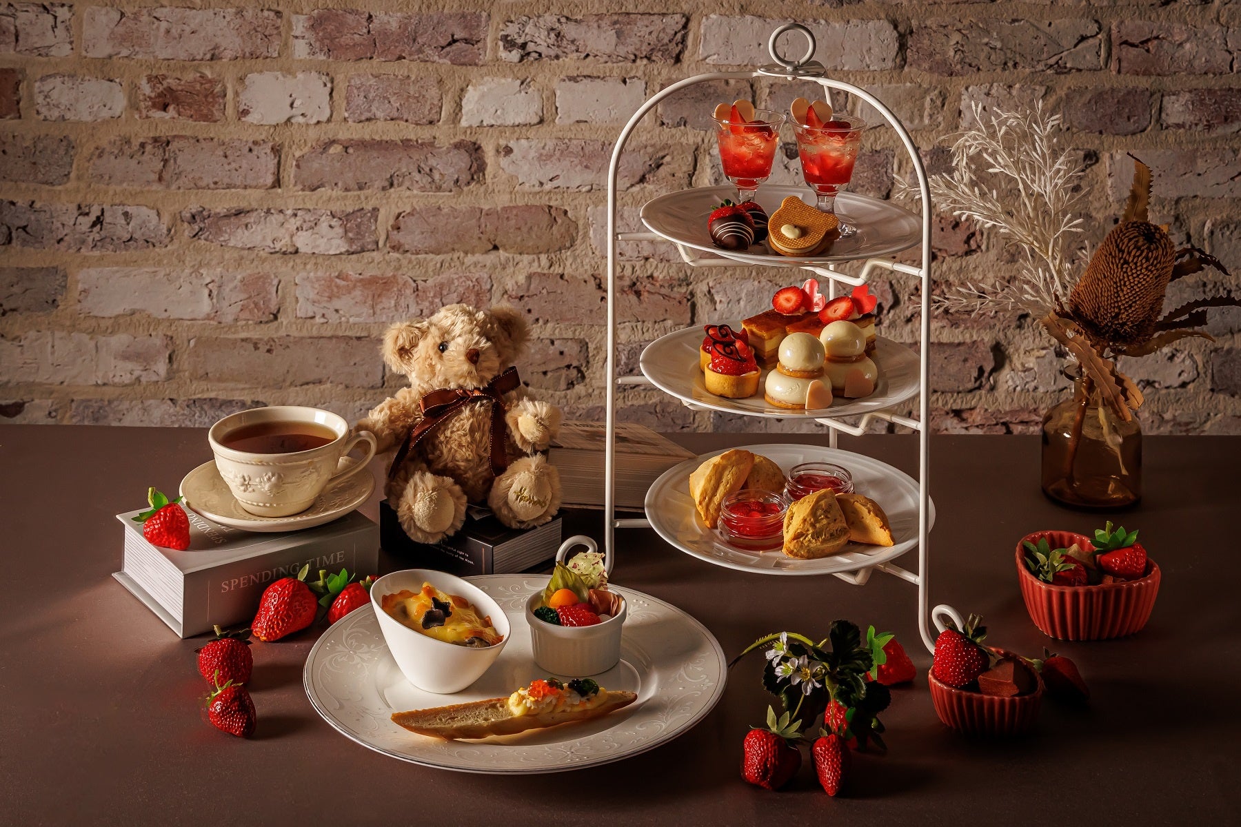 「ピングーカフェ～Merry Christmas & Happy New Year !～」が期間限定オープン！横浜・みなとみらい「Cafe Fan Base」にて12/6(水)より展開！