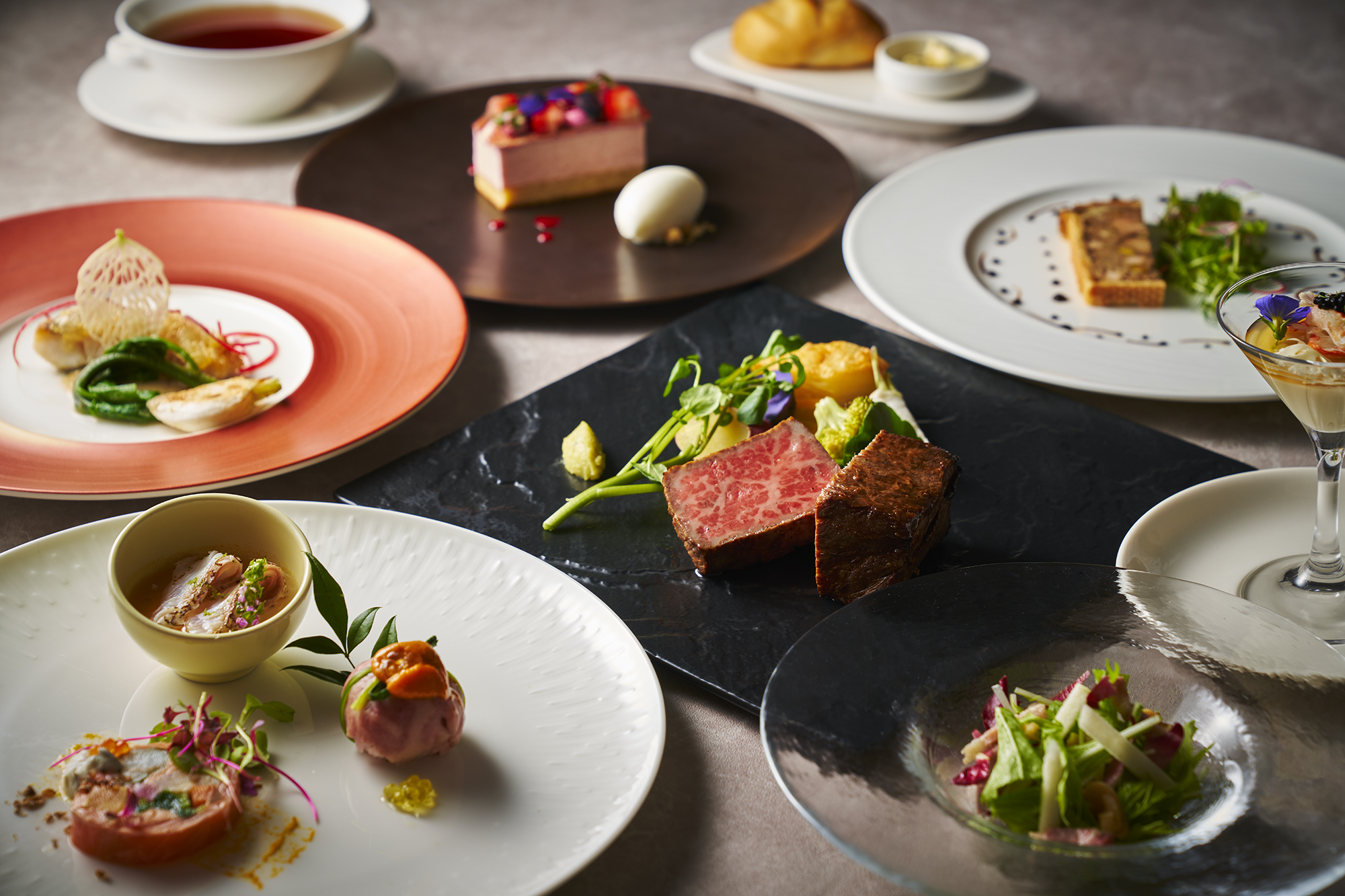 「ワインと本のソムリエが選ぶマリアージュセット」を12月5日（火）より限定発売