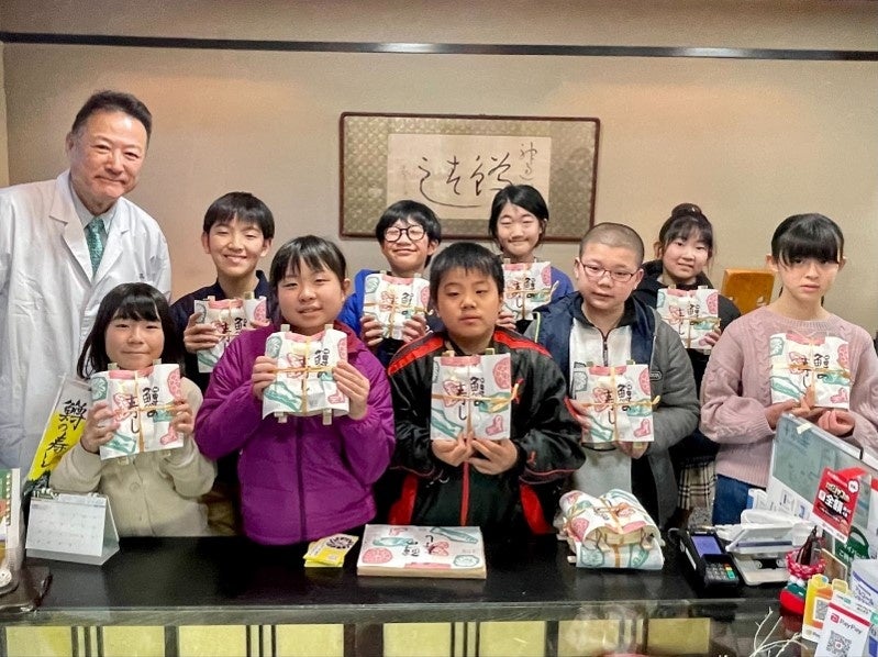 「富山ますずし学校」参加の小学生が制作したオリジナルパッケージの手渡し式を開催しました！
