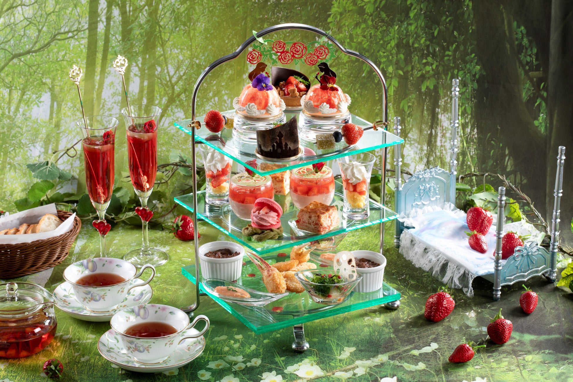 季節を彩るゴンチャのホリデードリンク 第２弾！「 メリーストロベリー抹茶 ミルクティー／フローズンティー」12月11日（月）より期間限定発売