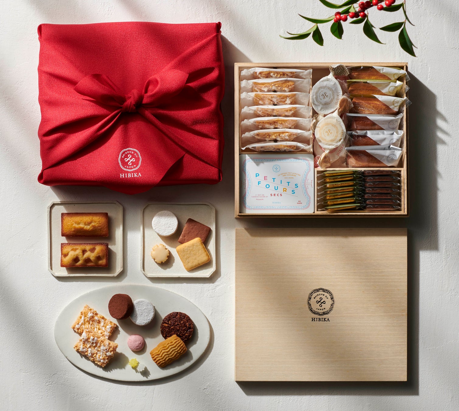 【冬限定】サニーヒルズの「冬の贈り物」
2023年12月5日(火)よりご予約承りスタート!
お正月限定の月餅や詰め合わせ、
旬のりんごをつかった初物りんごケーキなど。