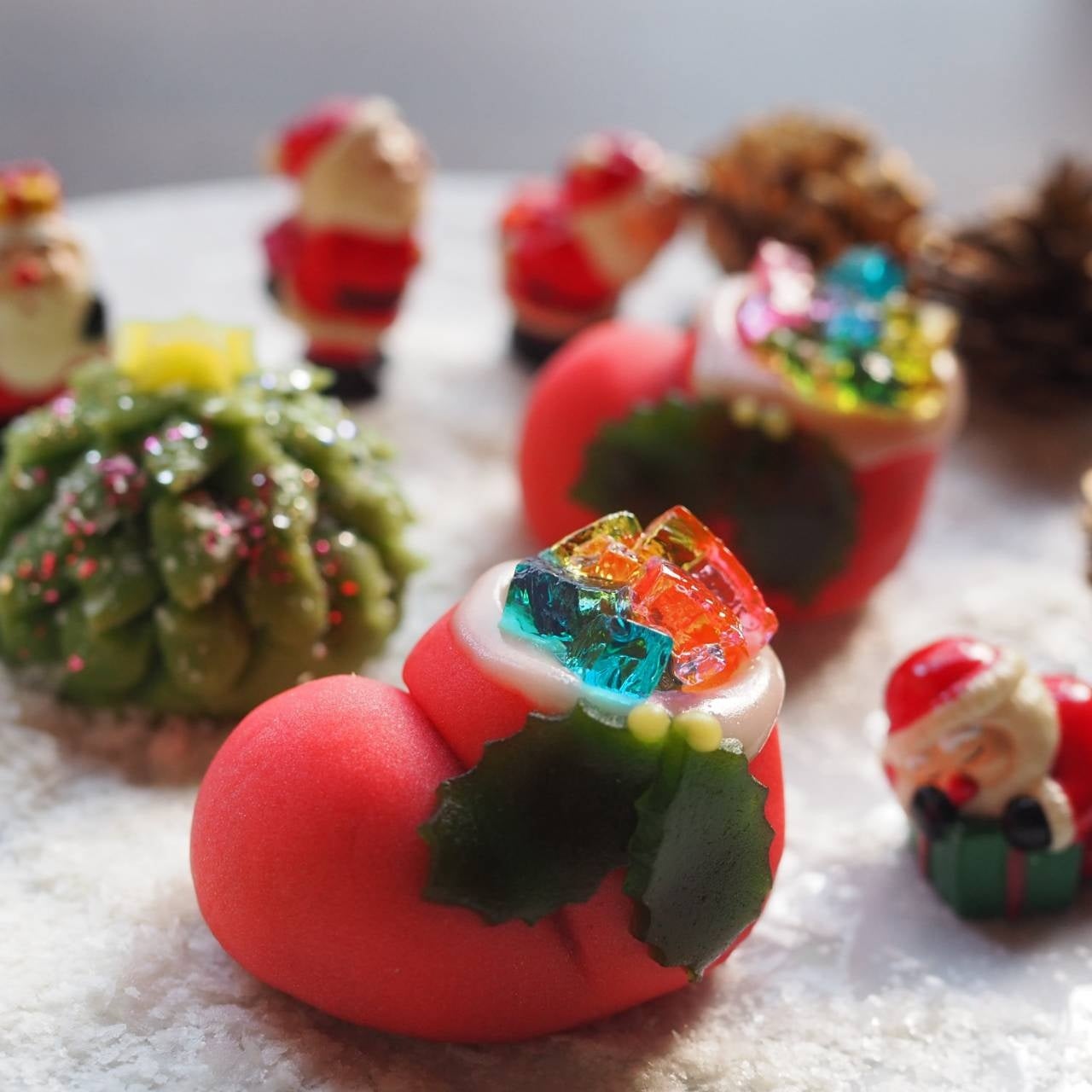 クリスマスをイメージした『サンタのブーツ』『クリスマスツリー』がモチーフのあんこの和菓子を販売開始
