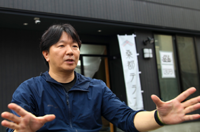 八王子市でダイニングバー「ブレスゲート」を営む 鏡智也氏への取材記事を 東京都企業立地相談センターホームページに12月5日公開