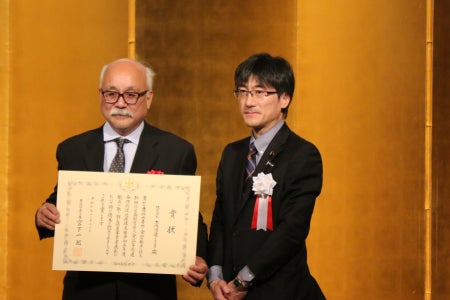 『Croshu & Nut’s Milk’s Smoothie’s』から、 
伝統のクリスマス菓子「シュトーレン」をモチーフにした
シュトーレン風クロッシュが新発売！