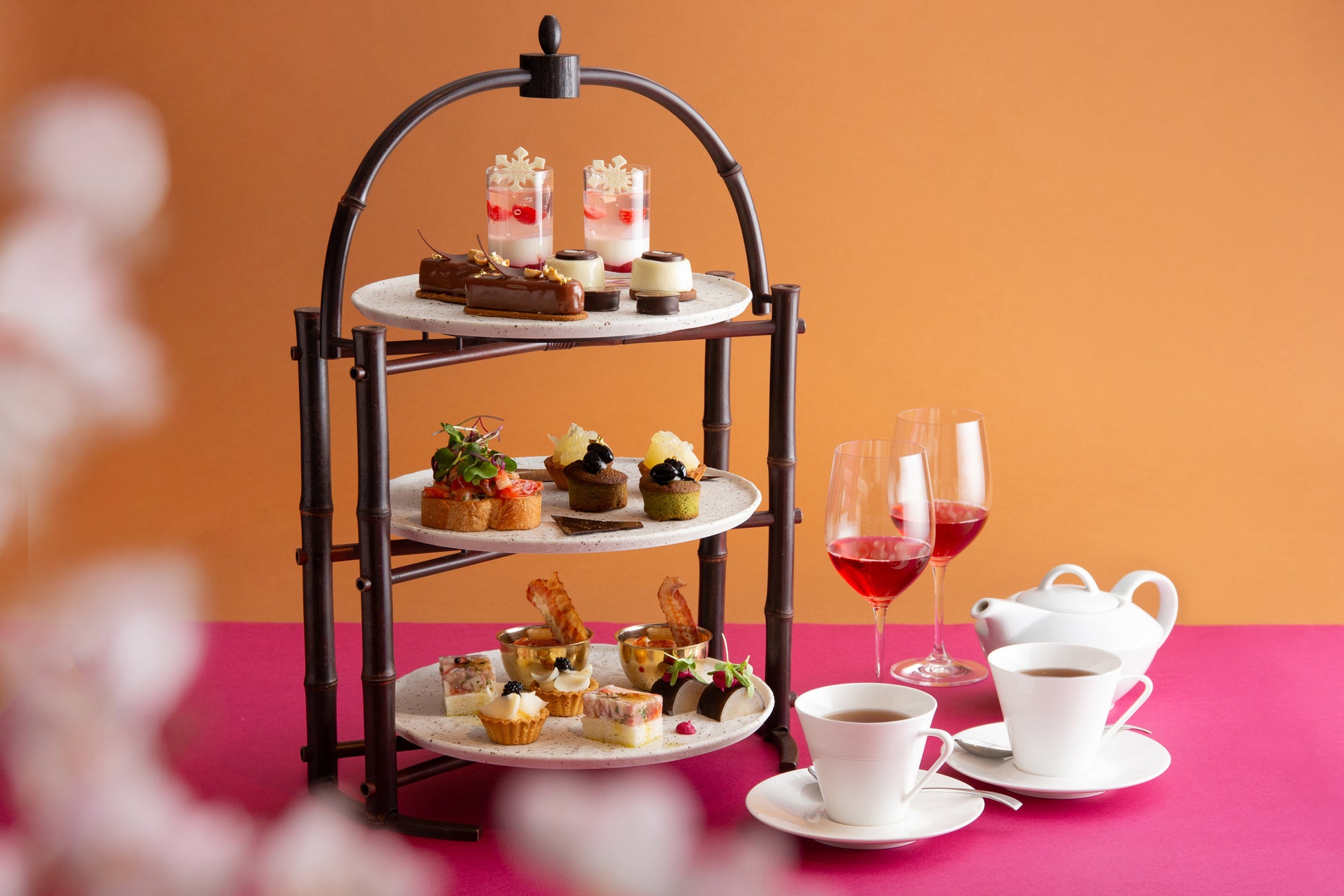 【パスタソースに関する調査】自宅でパスタを食べる人のうち、市販のパスタソースを利用する人は約76%。レトルトパウチ入りパスタソースの「温める」タイプ利用者が約55%、「温めない」タイプ利用者が2割強