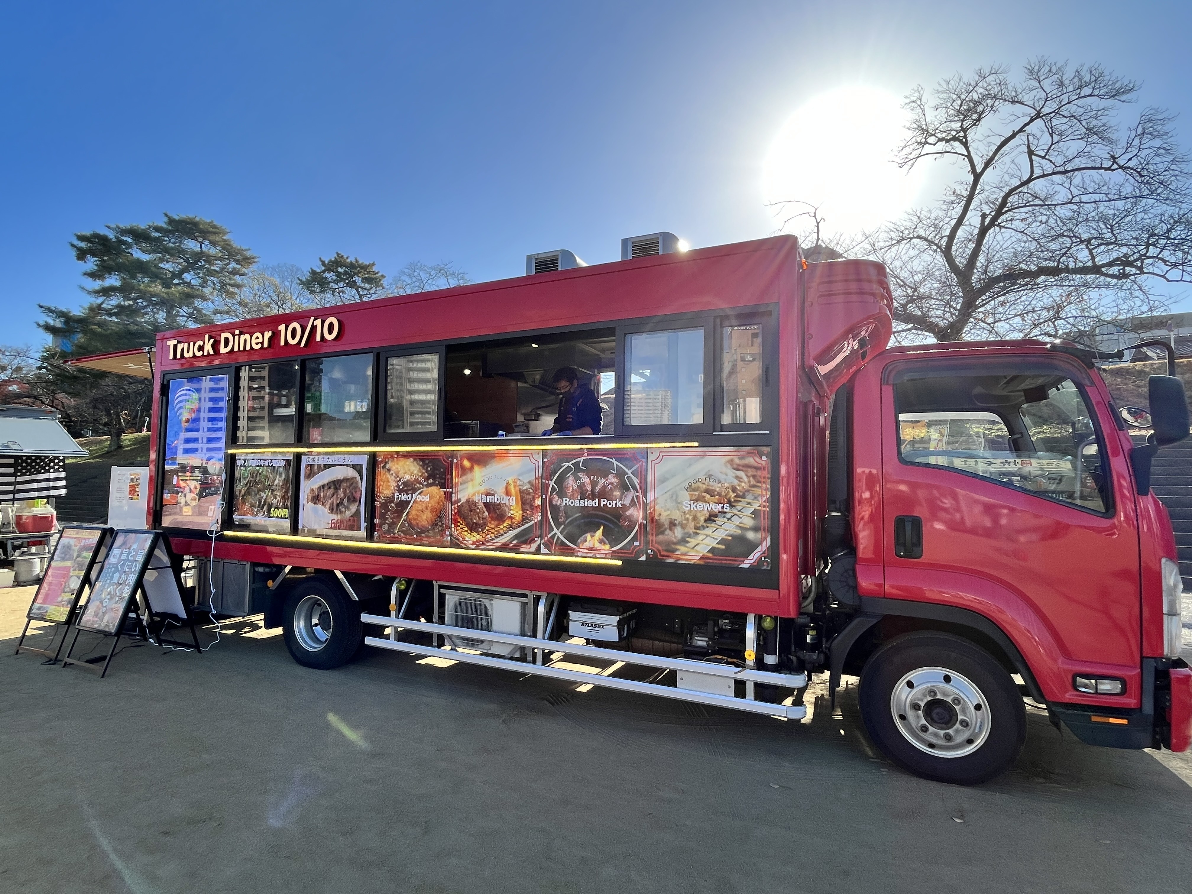 肉屋直営の本格的肉料理があなたの町に！走る肉屋
「TruckDiner10/10(トラックダイナージュージュー)」が
活動拠点を拡大＆イベント出店依頼受付開始！