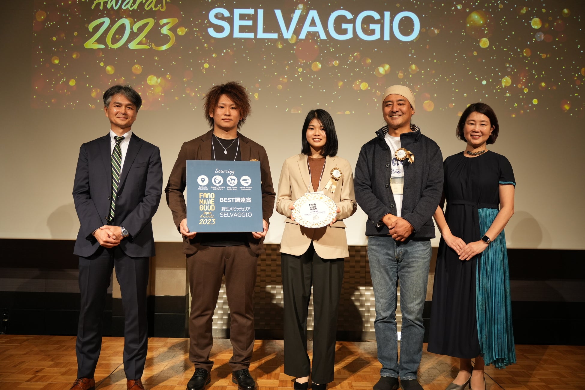 株式会社プレジィールから全国の子どもたちへクリスマスプレゼント。こども家庭庁を通じて特製ハンカチとお菓子を寄贈。