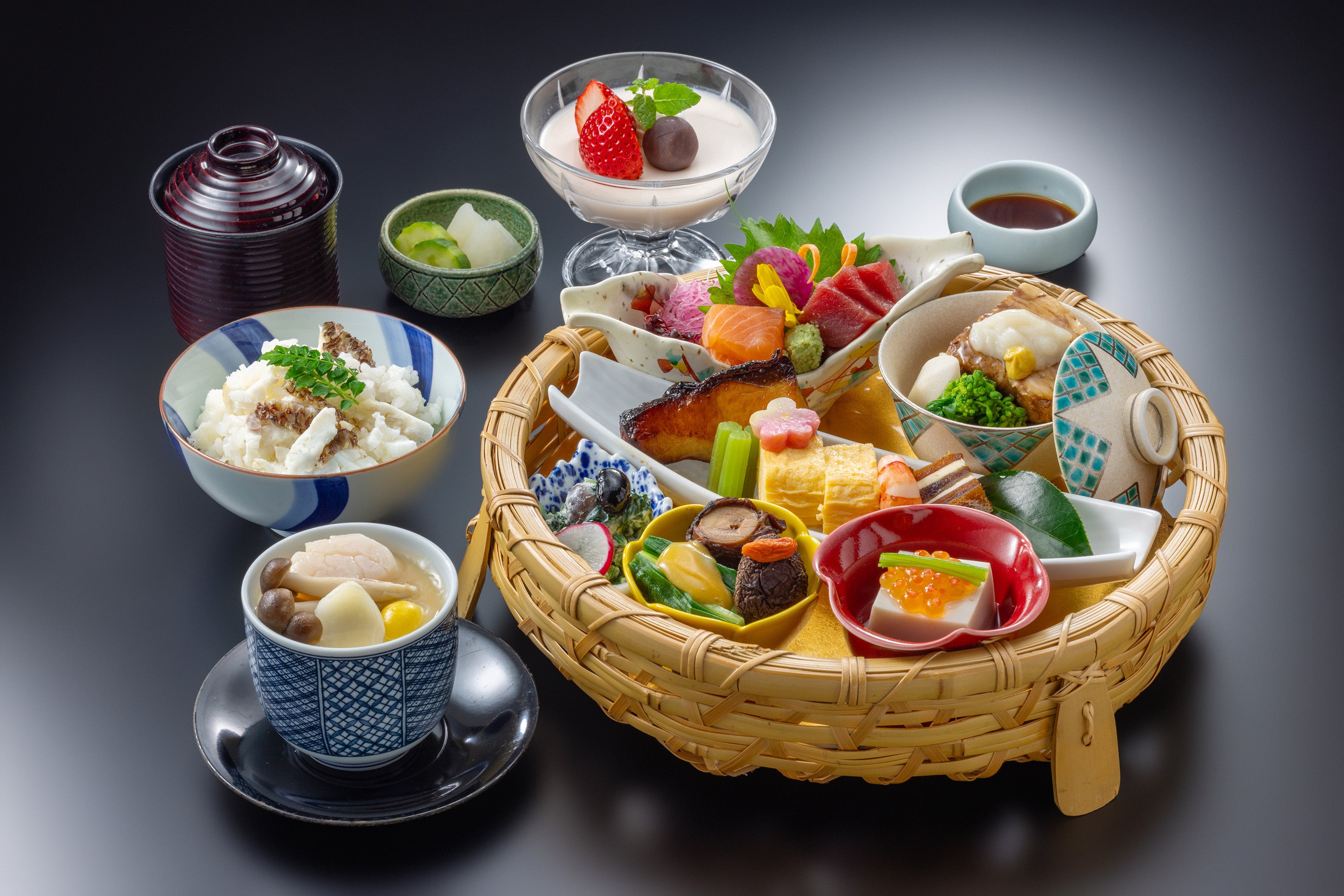 「ほっともっと」今年も人気のお弁当を恵方巻にしました　ほっともっとの恵方巻のり弁巻/から揚巻/チキン南蛮巻