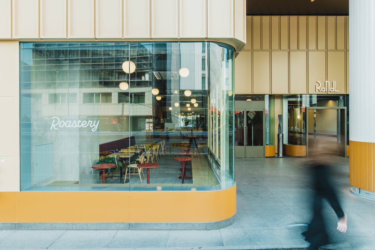 【biplane】ロースタリーカフェ『KITASANDO COFFEE Roastery』を港区三田の品川再開発エリアにてオープン