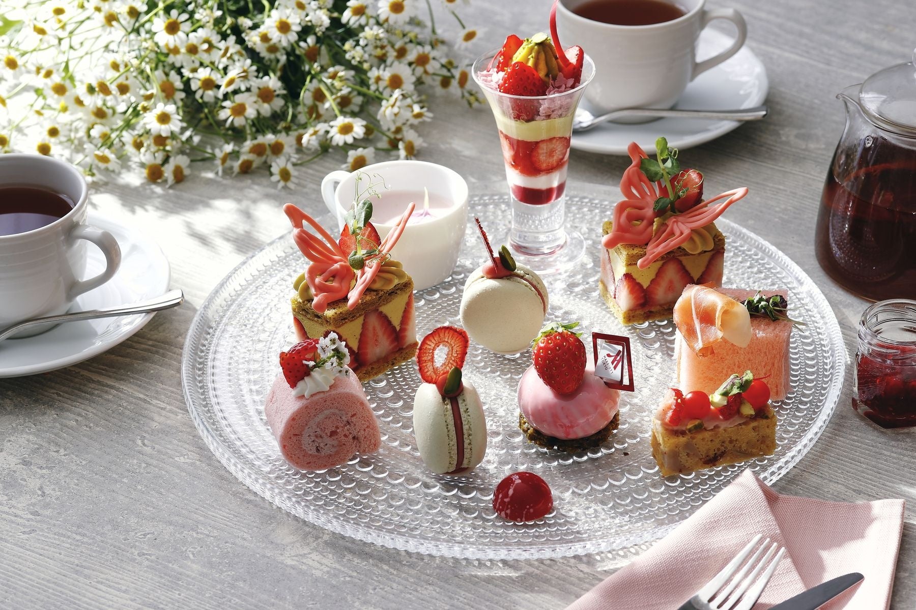 東京マリオットホテル　旬のいちご「紅ほっぺ」とピスタチオの出会いに、心ときめく春のティータイム「Strawberry & Pistachio Afternoon Tea」を発売