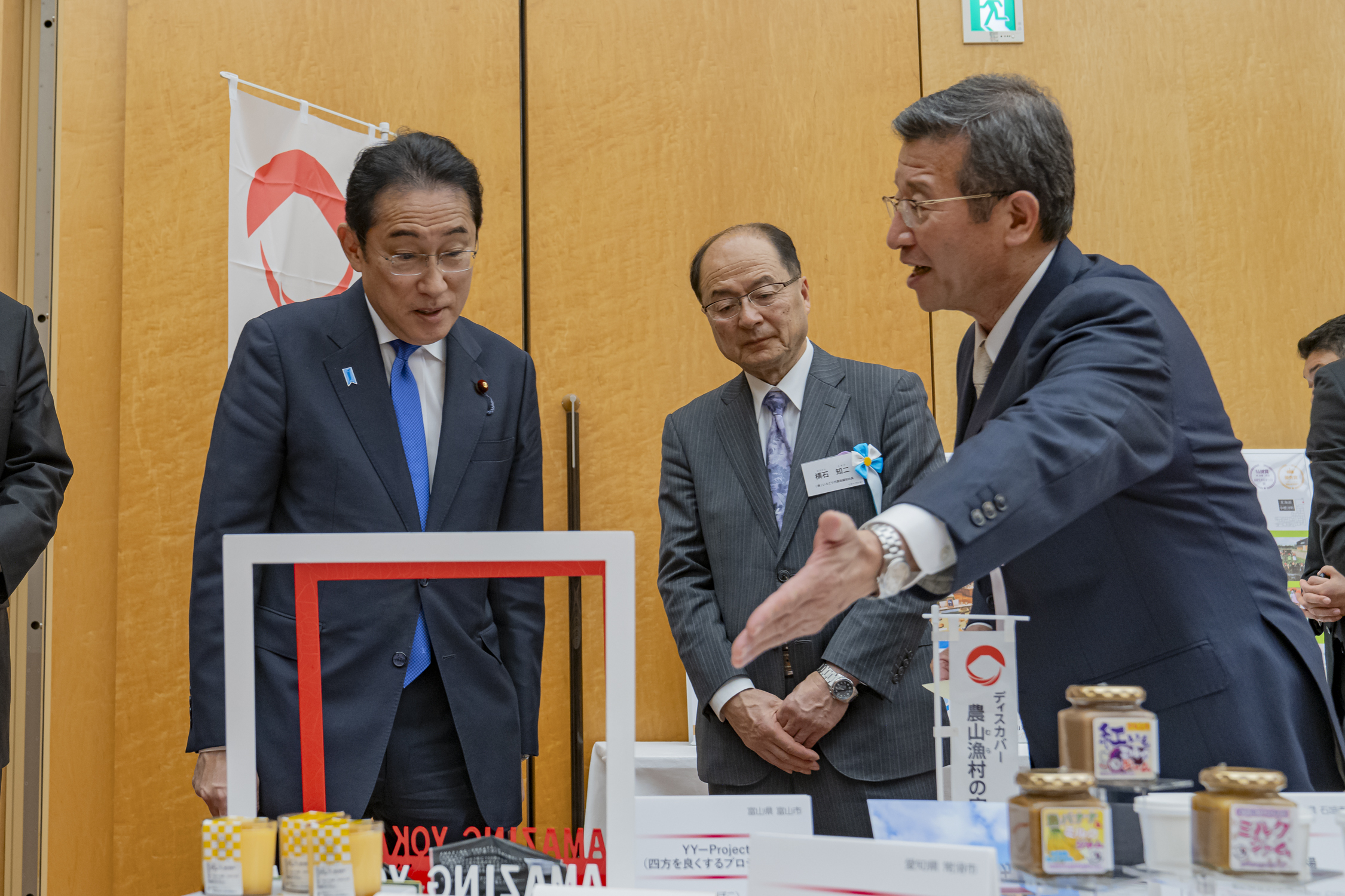 ロングセラー「しるこサンド」に春の味わい　
「桜」「抹茶」が1月22日に期間限定発売