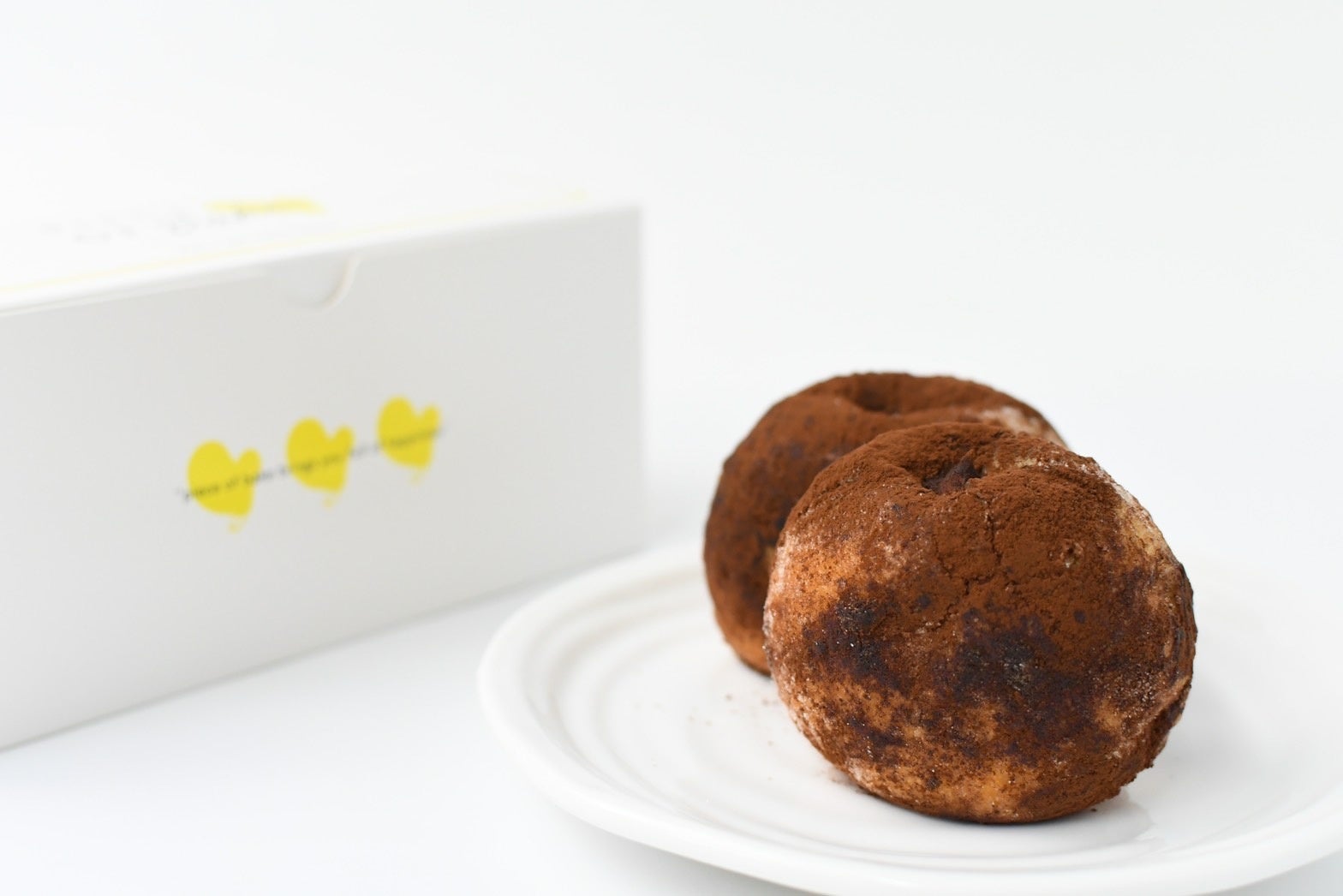 長野市のふわとろプリン専門店「CAFE PURIN」から
“かぶりついて食べる”プリンミルフィーユが新登場　
～顔が隠れるほどの驚きのボリュームで心ゆくまでプリンを堪能～