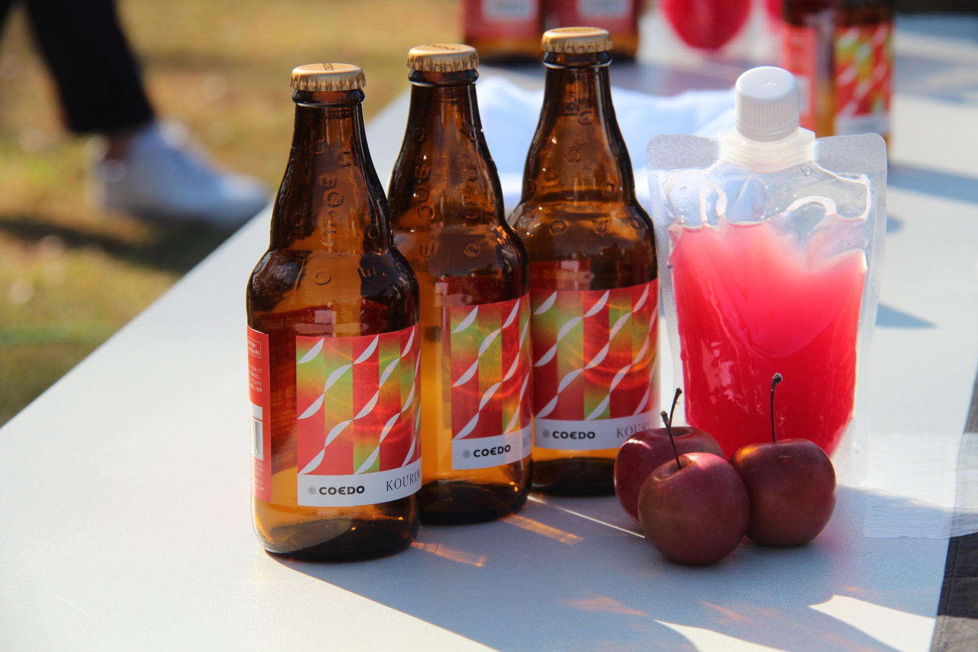 りんごの果皮赤色天然色素含有糖蜜液を使ったクラフトビールがいよいよ販売開始！
