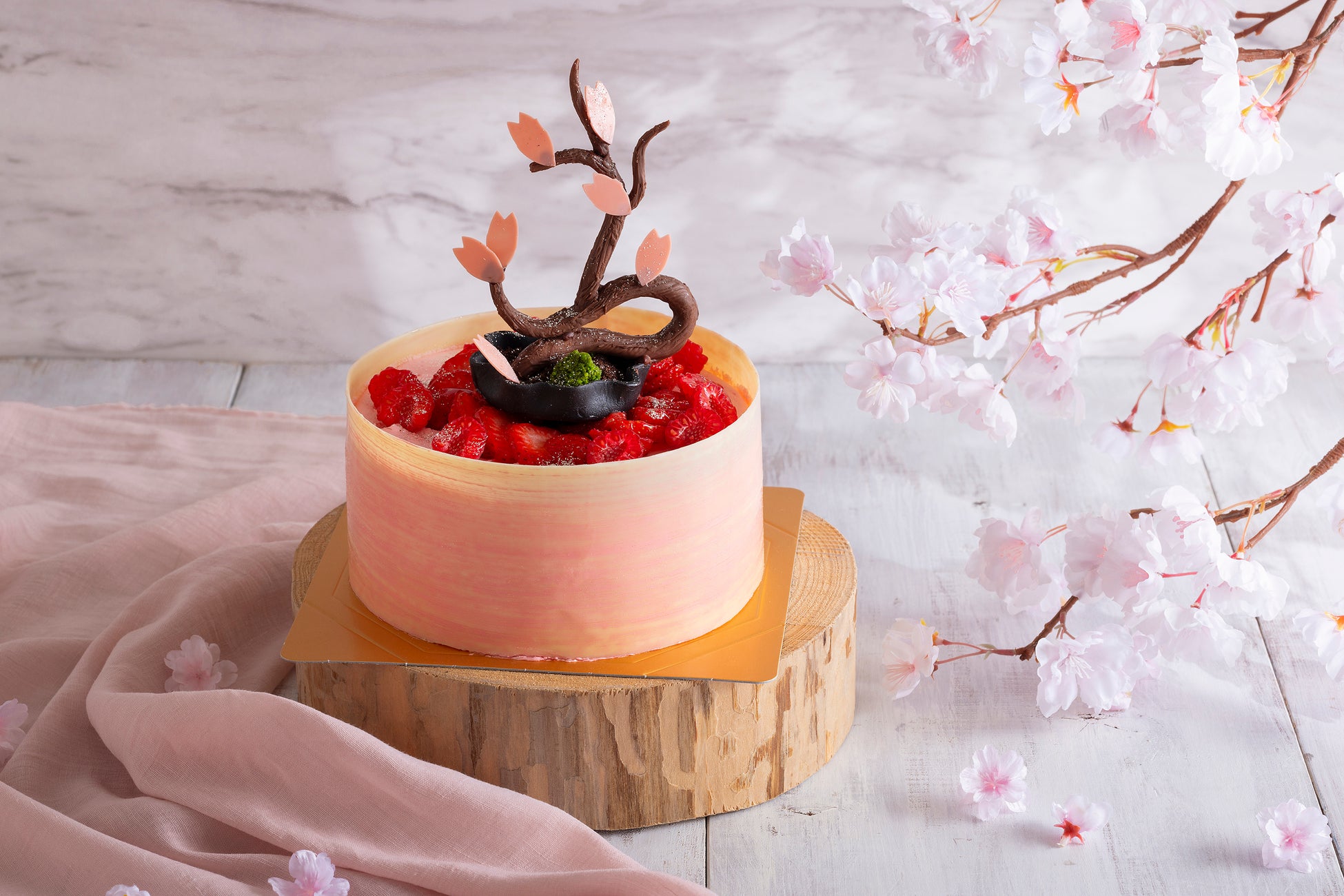 【シェラトン都ホテル東京】ロビーラウンジで気軽に体験できる！謎組との短編謎解きと和スイーツセットを販売