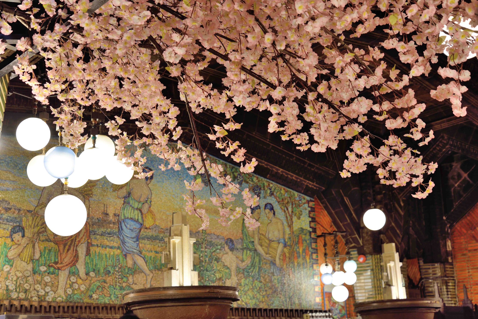 銀座にある日本最古の現存するビヤホールでお花見「お花見ビヤホール」３月５日～４月１５日の期間限定装飾