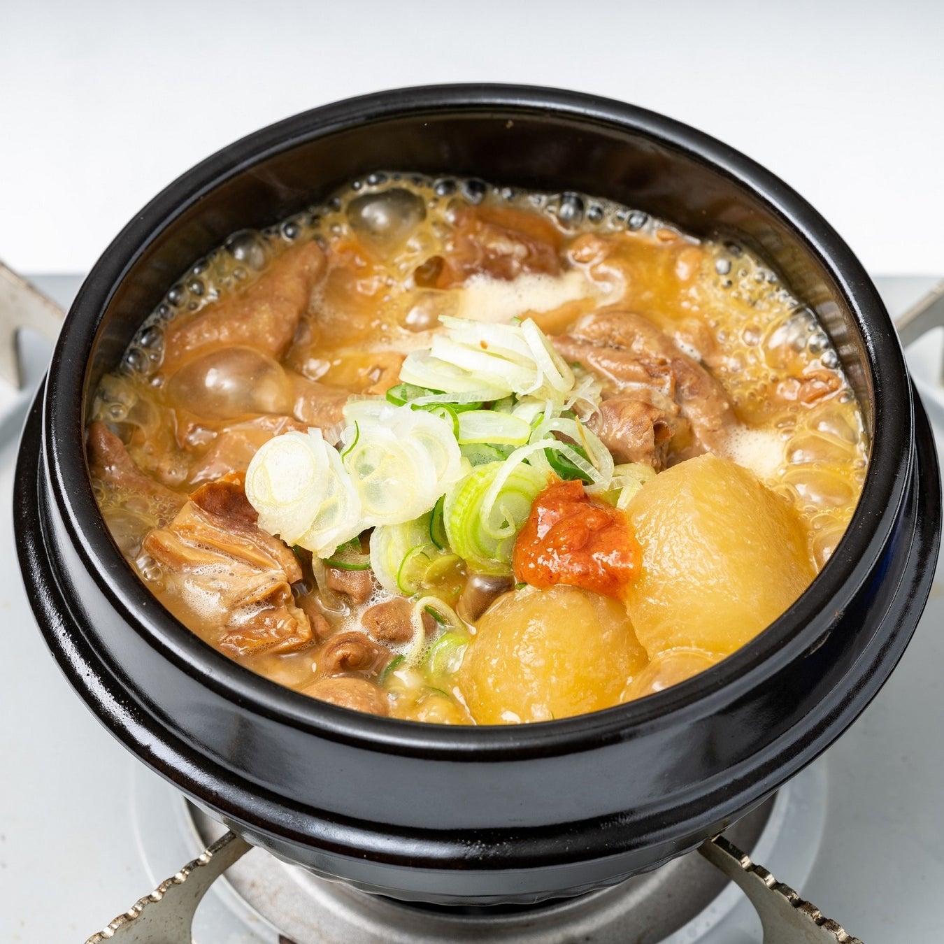 アーモンドが香るショコラアイスをサクサク食感のワッフルでサンド「ヨーロピアンワッフルサンド アーモンドショコラ」を3月18日からスーパーマーケット、ドラッグストアでも発売開始！