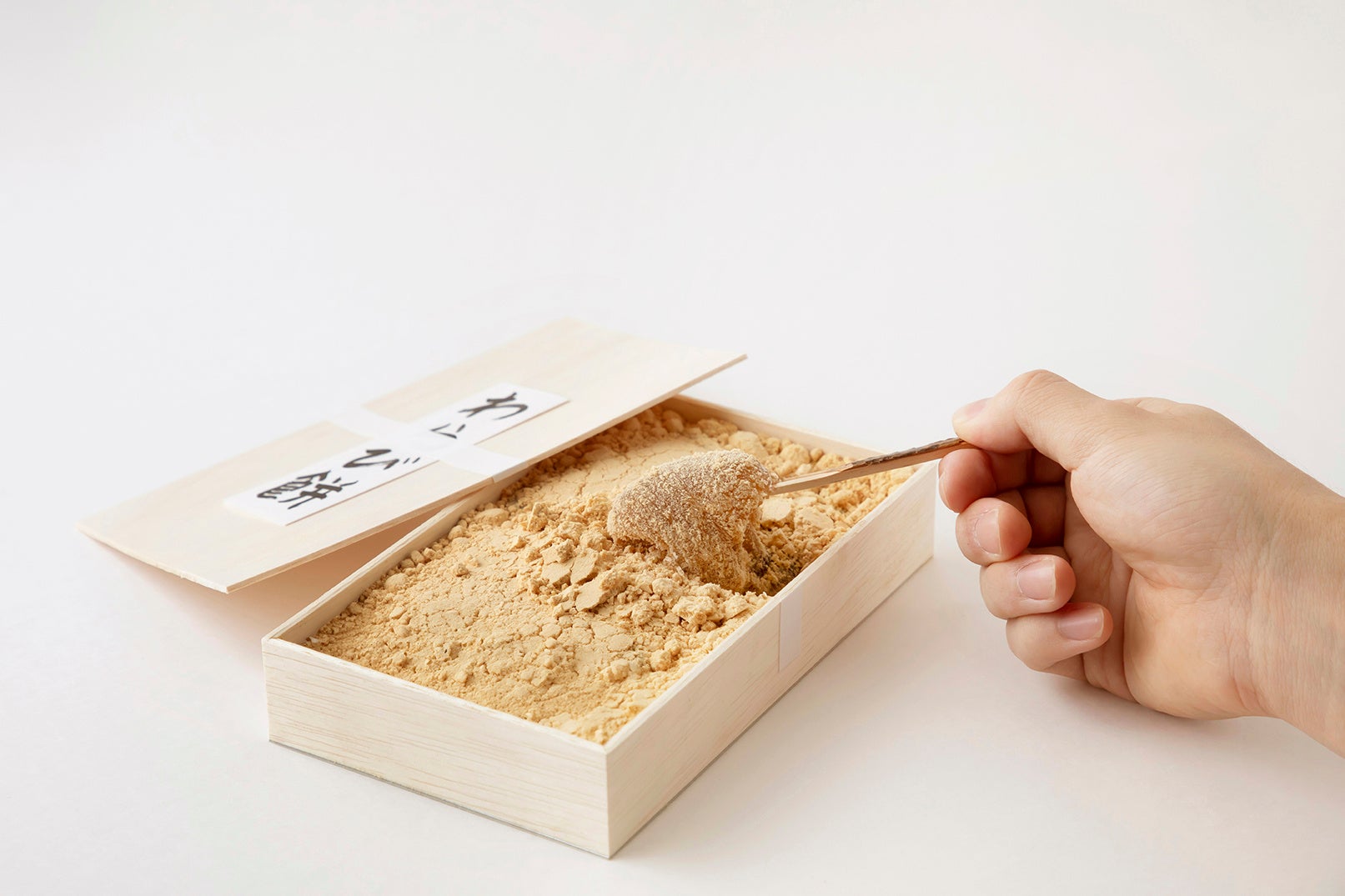 「至幸（しこう）のハンバーグ 贅沢完熟トマト仕立て・濃厚チーズクリームソース」を新発売