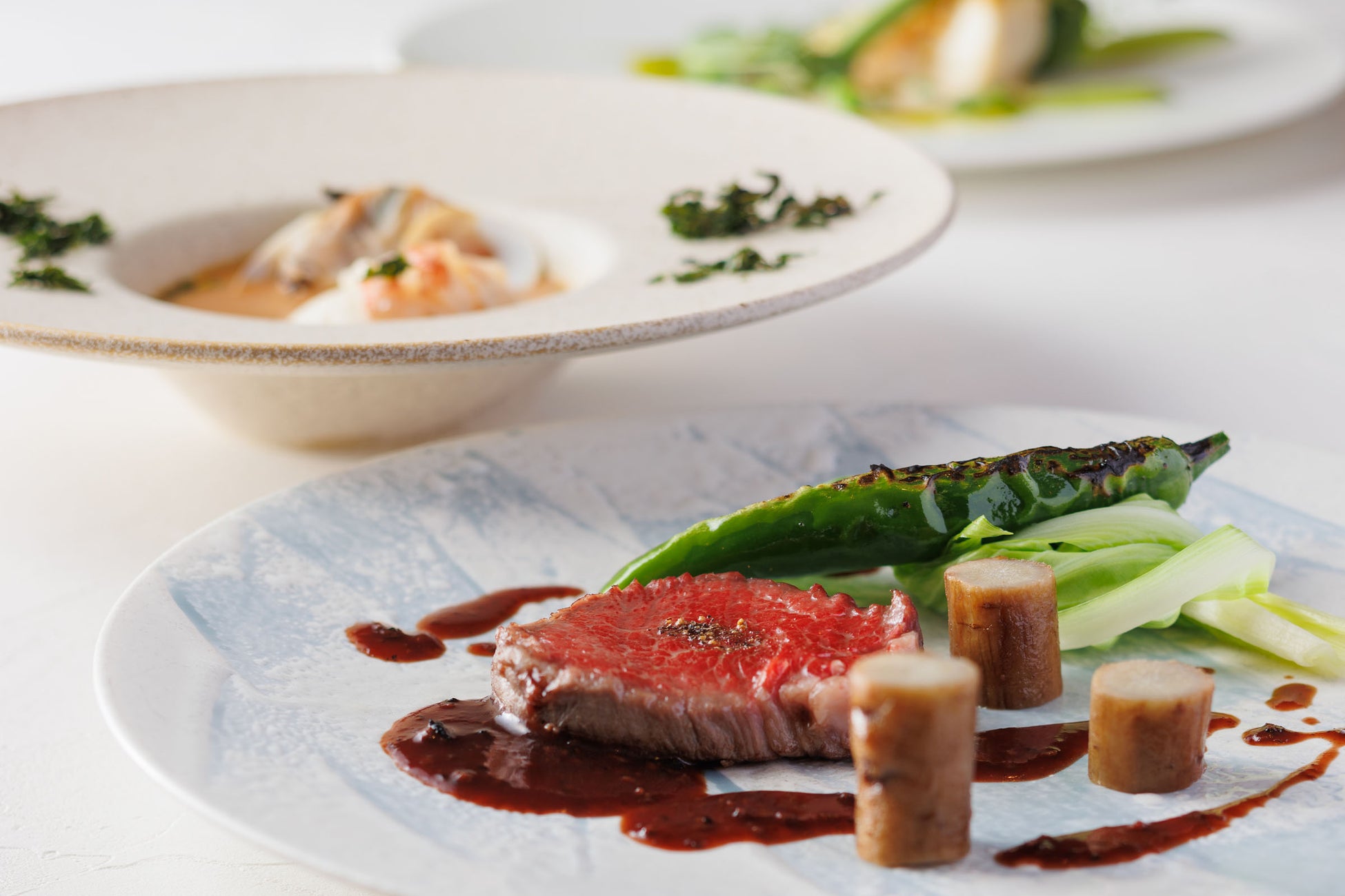 旬の苺が溢れるイースターエッグ　ラ ターブル ドゥ ジョエル・ロブションのイースターデザート