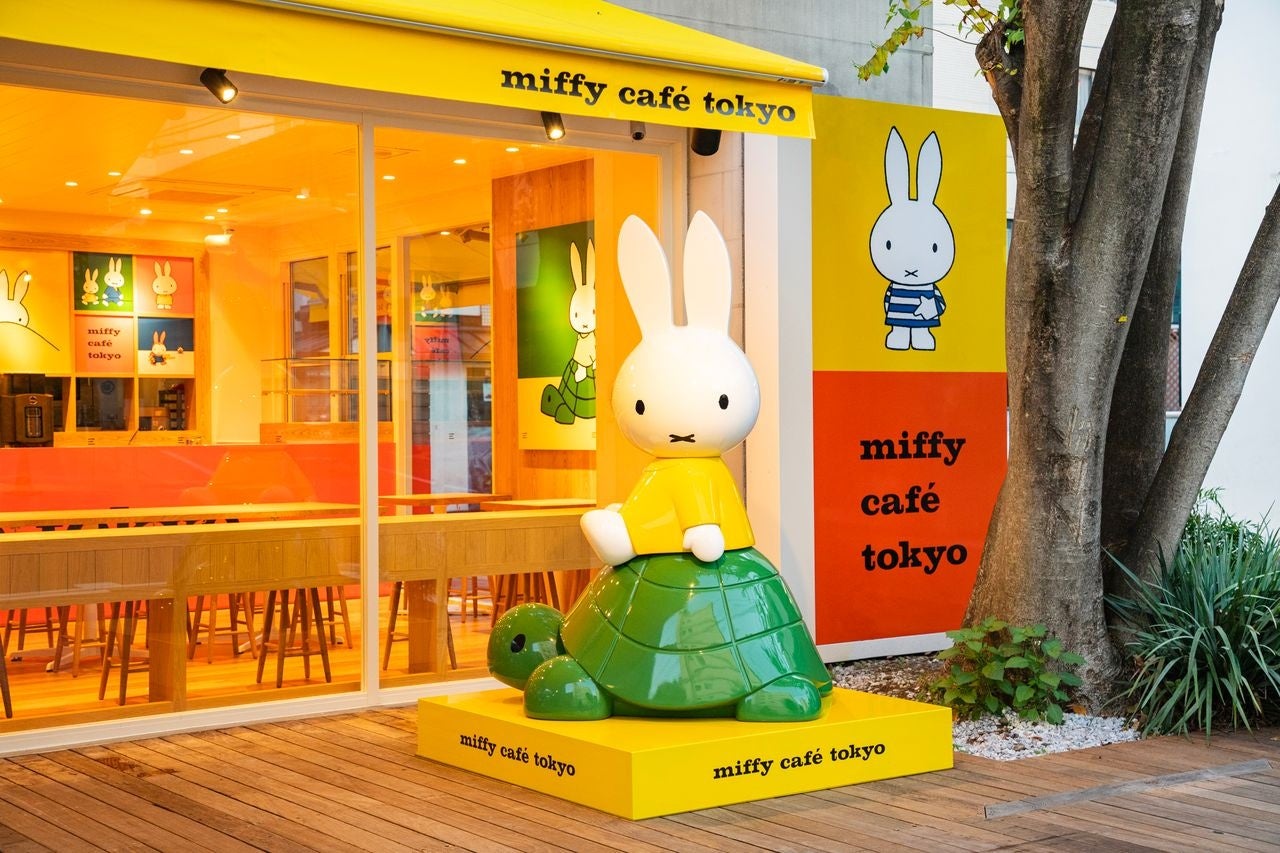 “ミッフィーのアートを食と共に感じ、体感できるカフェ”「miffy café tokyo」大人気のミッフィーのフィナンシェがカフェオリジナルグッズになって登場！