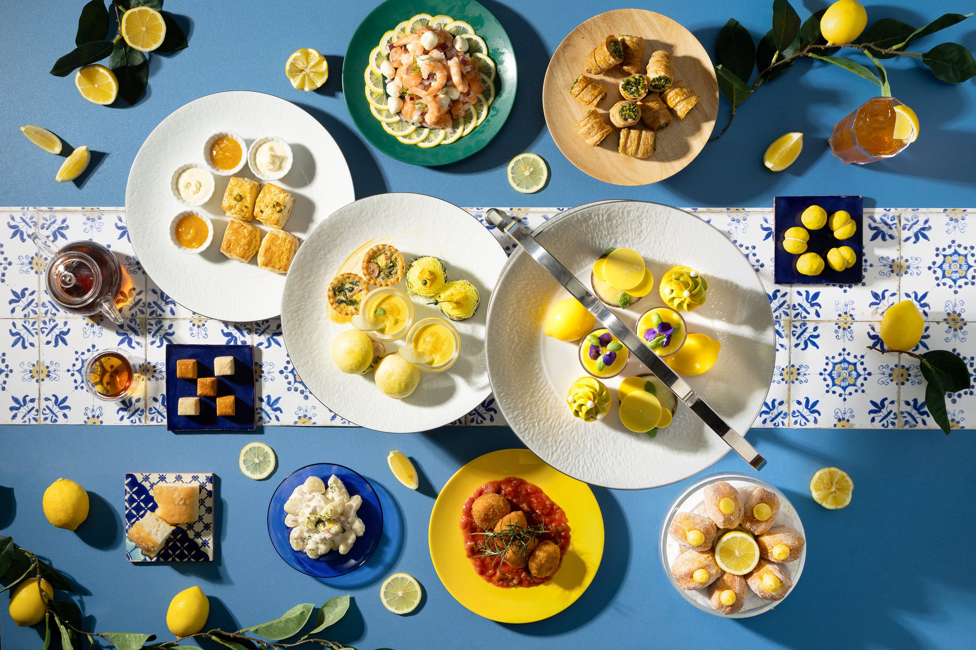 シチリアの海岸での爽やかな夏のバカンスをテーマに、夏のリトリートを楽しむレモンアフタヌーンティー＆ブッフェ「Lemon Breeze of Sicily」。ひんやりイタリアンスイーツもラインナップ