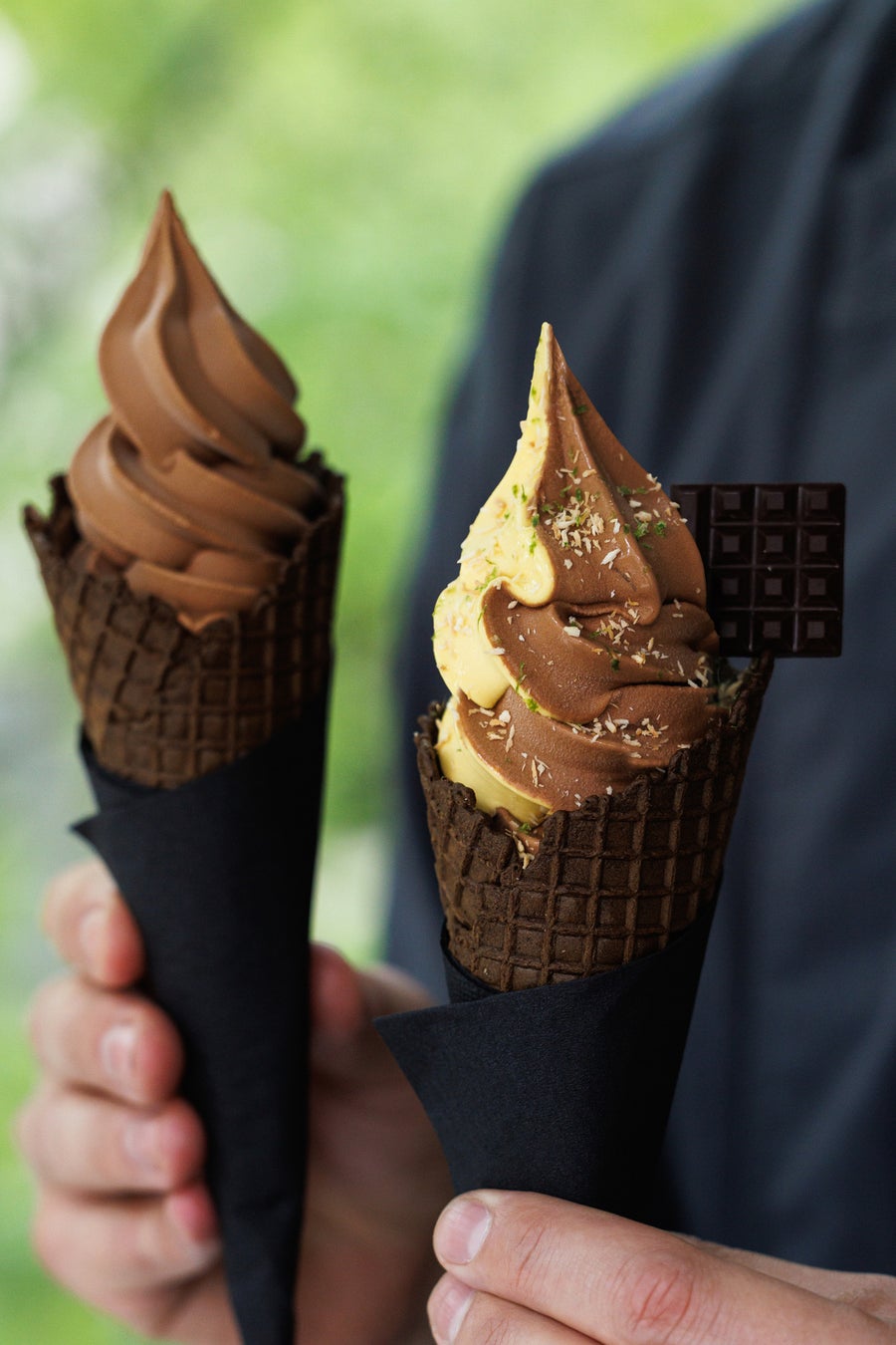 フランス・パリのショコラトリー「ル・ショコラ・アラン・デュカス」人気のソフトクリーム ショコラを六本木店で販売開始！