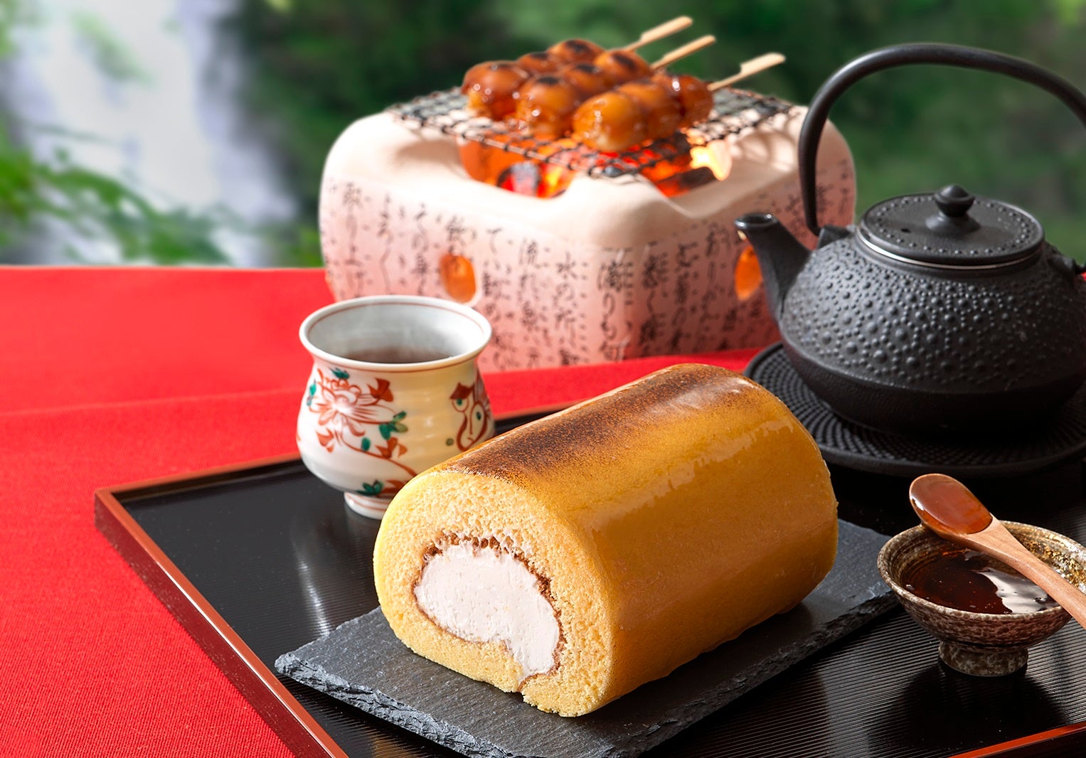 【九州に初上陸！】京都の伝統と味わいが融合した「京都みたらしロール」と「わらびッ茶」が博多阪急に登場