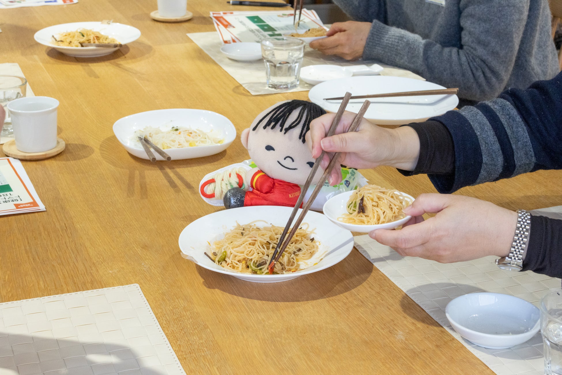 今年は10種の栄養素にかけて10種の豪華賞品！キウイブラザーズのぬいぐるみが1500名様にその場で当たる！