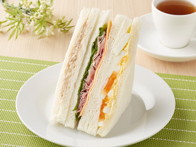 やわらかくふわっとおいしく　パンのおいしさ　さらにUP！！　サンドイッチの食パン、具材がリニューアル！　５月１４日（火）新発売