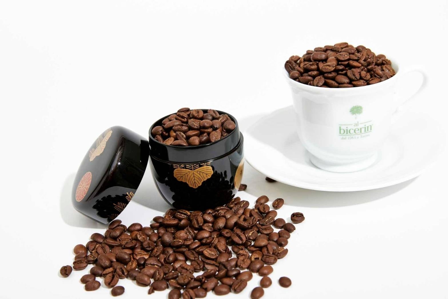 【Bicerin News】岸田文雄首相とバイデン大統領の会談において、Bicerin OKINAWA COFFEE×輪島塗「涛華堂」の棗が訪米時の手土産に採用されました