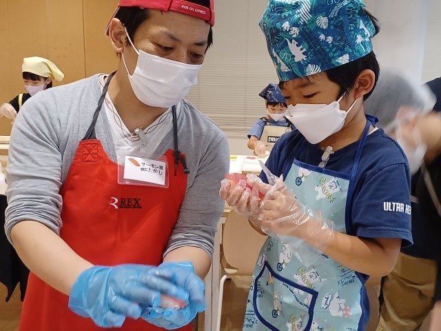 社員の想いから生まれた「銀のさら」初の食育プロジェクト 夏休みに魚や海の大切さを親子で学ぶ「お寿司作り体験」 2024年6月20日（木）まで抽選で参加者募集