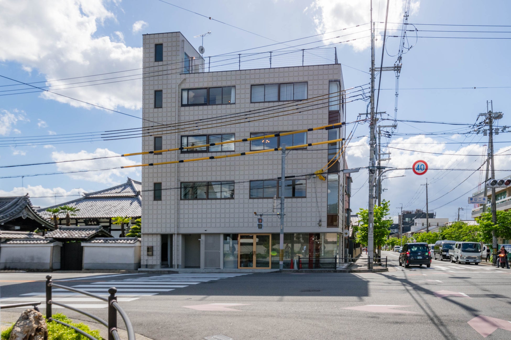 京都・岡崎エリアにビンテージビルを再生した複合施設「amu」が誕生。