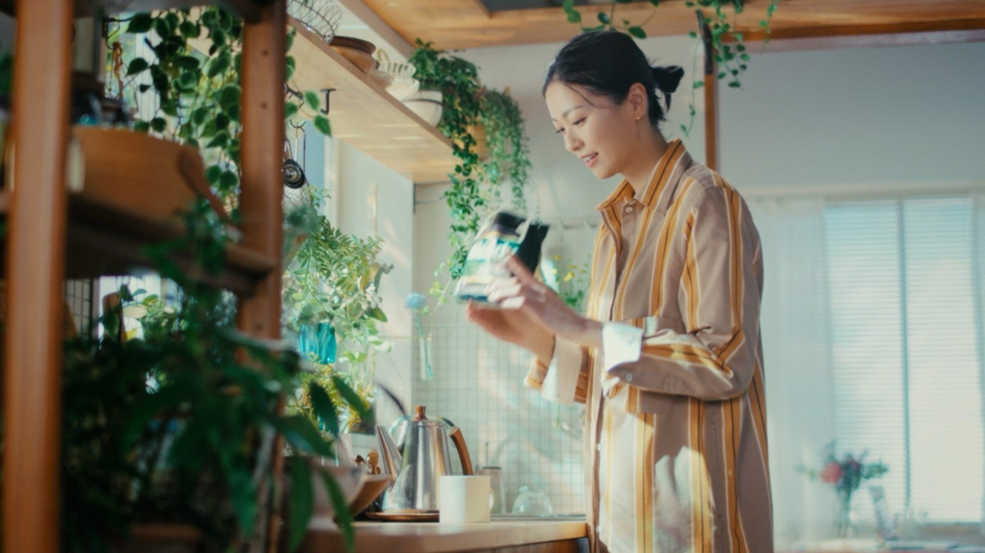 榮倉奈々さん出演《AGF® インスタントコーヒー》新TVCM『おトクで おいしい 幸せ』篇が5月22日（水）よりオンエア開始！