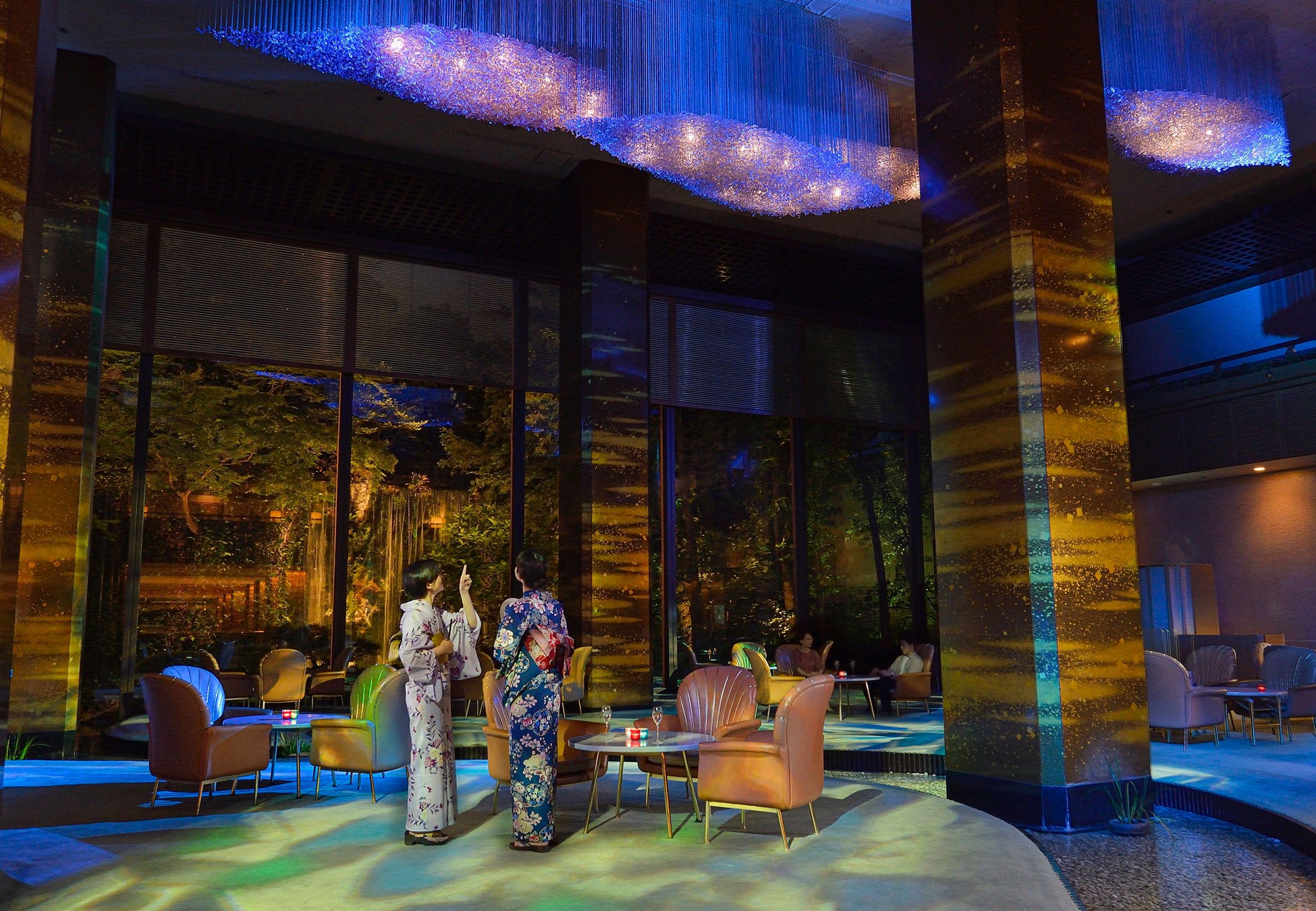 【リーガロイヤルホテル（大阪）】幻想的な光と生演奏の演出で、身も心も包まれる夏夜「納涼 天の川ラウンジ」