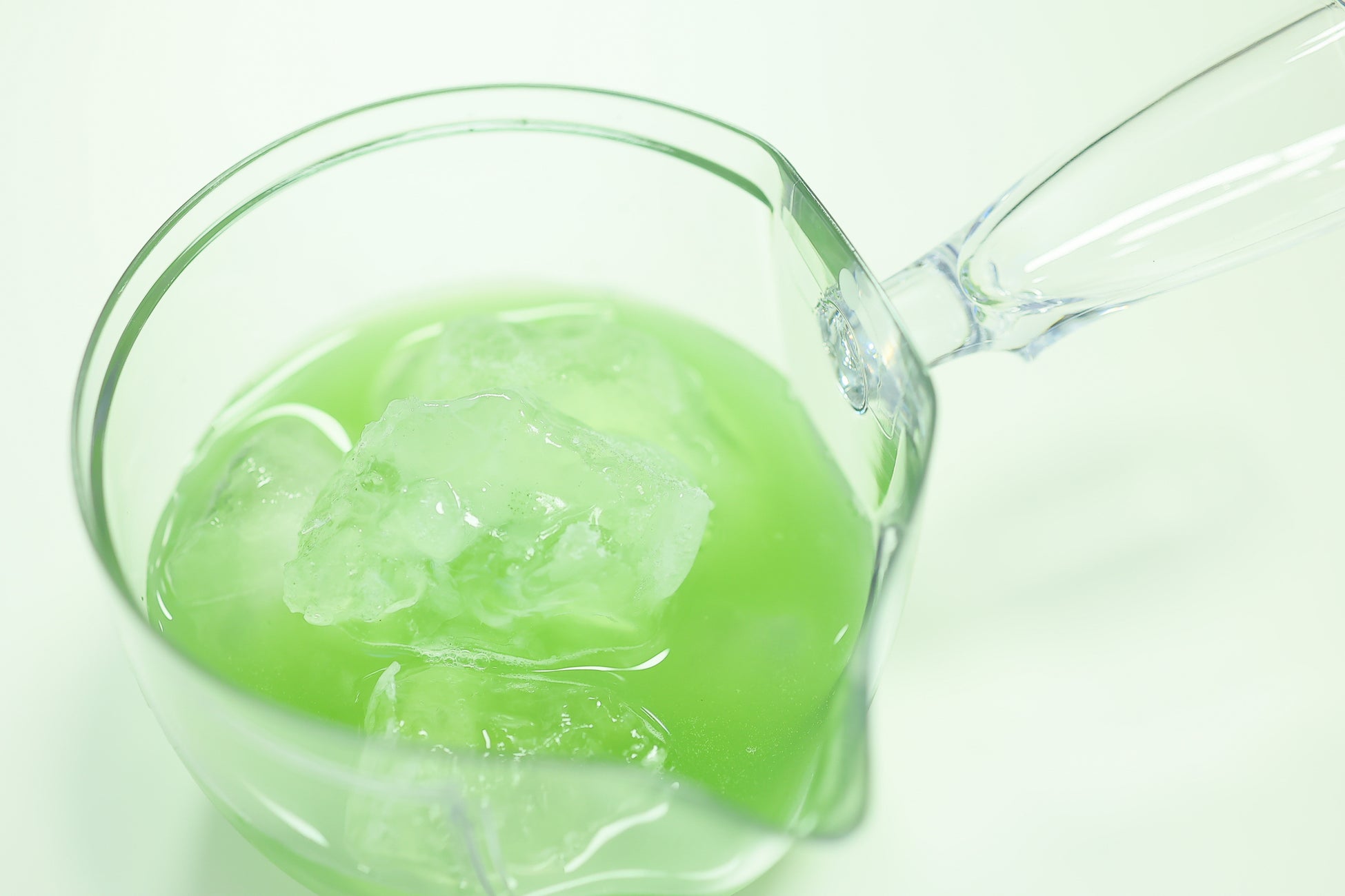“テアニン”を優位に摂取できる氷水出し緑茶で夏の睡眠対策　専門家が教える！氷水出し緑茶を活用した”夏の快眠ルーティン”「氷水出し緑茶と睡眠に関するセミナー」を開催