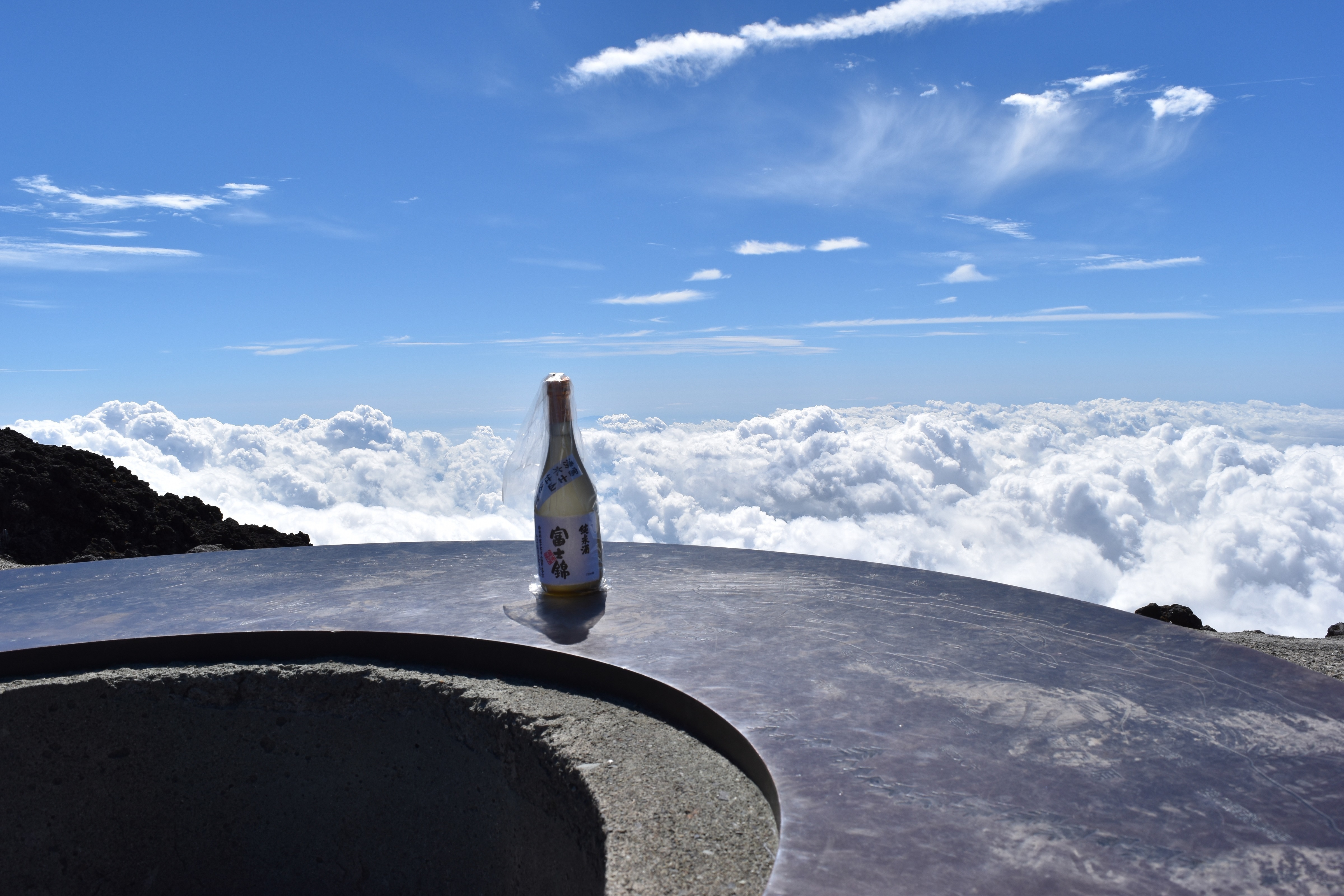 富士山頂×駿河湾海底で熟成した日本一熟成日本酒「海と空」を
200セット限定で7月12日より販売開始！