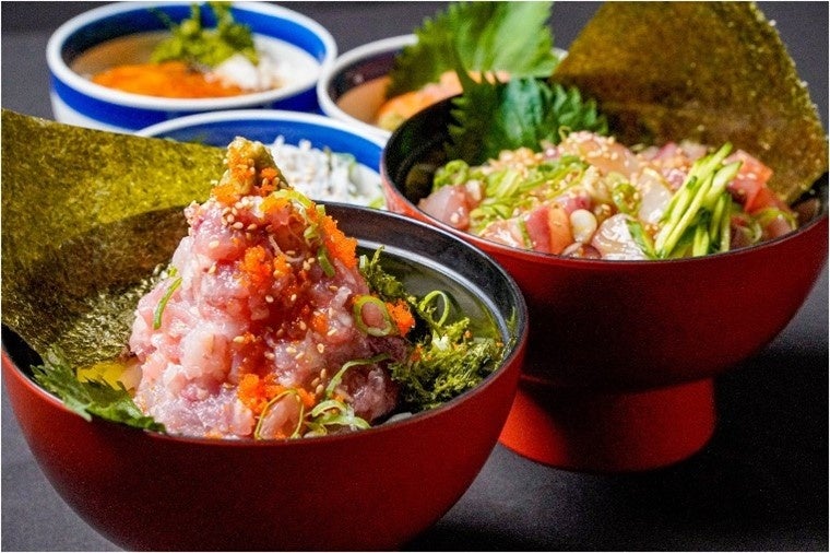最高鮮度の海鮮丼を『ひつまぶし』スタイルで味わう！『マキハラ商店 イオンモールNaogya Noritake Garden店』2024年7月18日（木）よりメニュー全面リニューアル