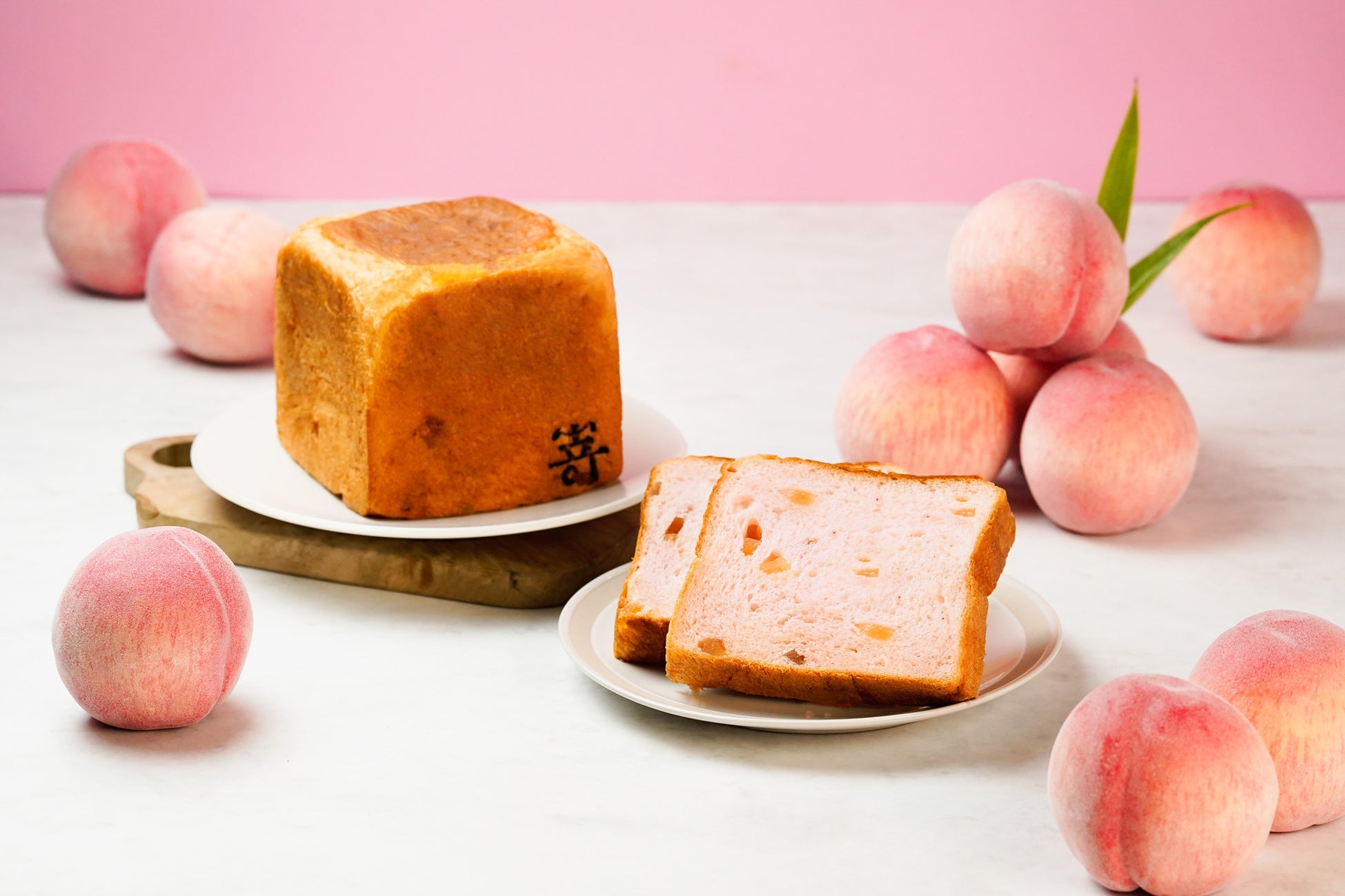 ふわっと香る 真夏の贅沢「ふんわり香る桃の食パン」8月限定販売！